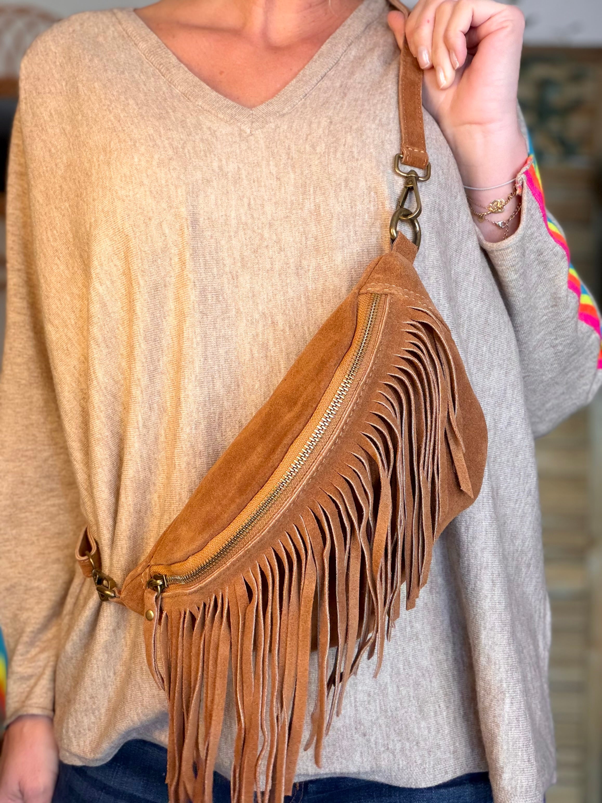 Sac banane avec franges en cuir daim - PIETRA - Camel