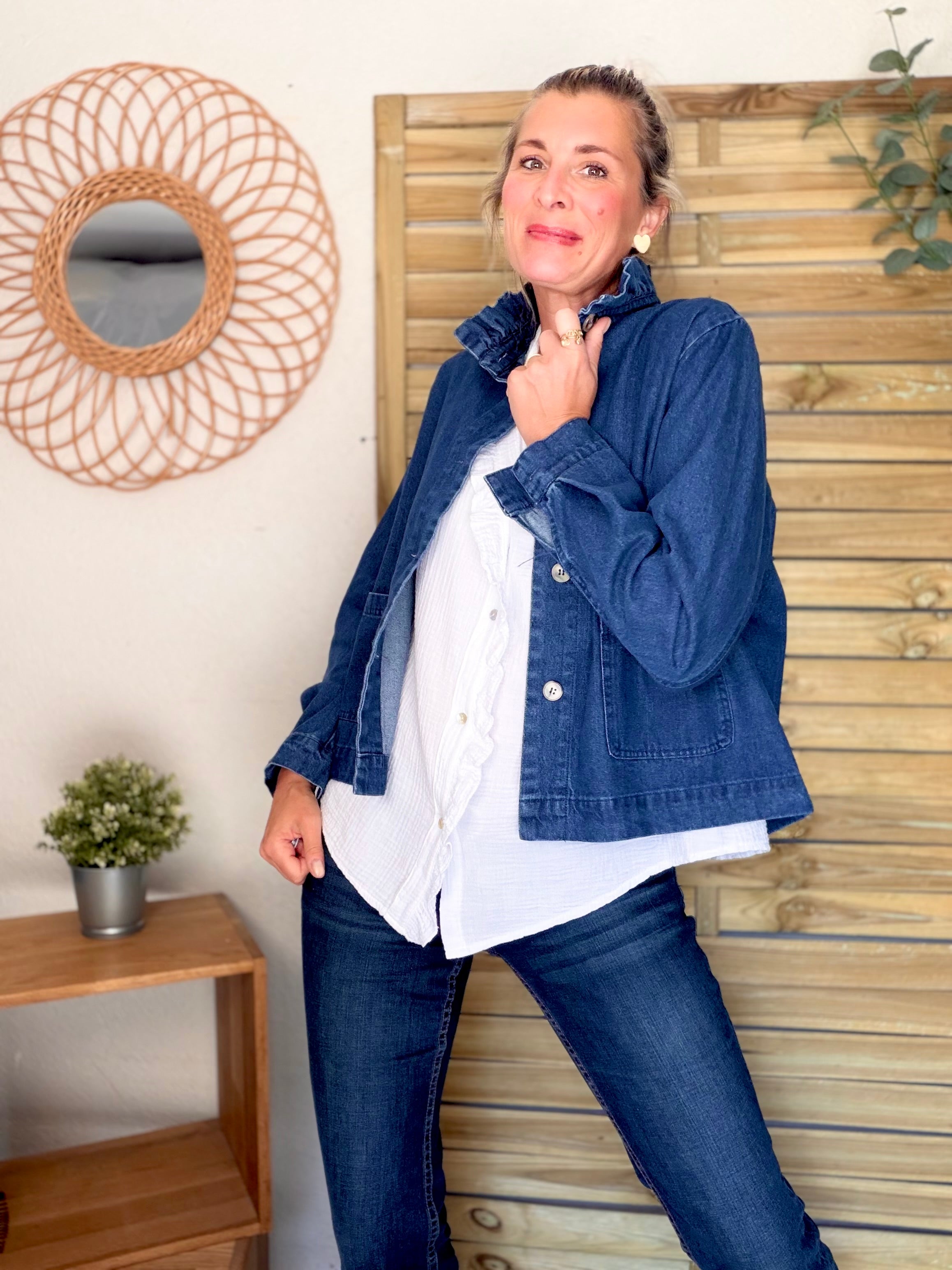 Veste courte légère en jean col volanté JUNON