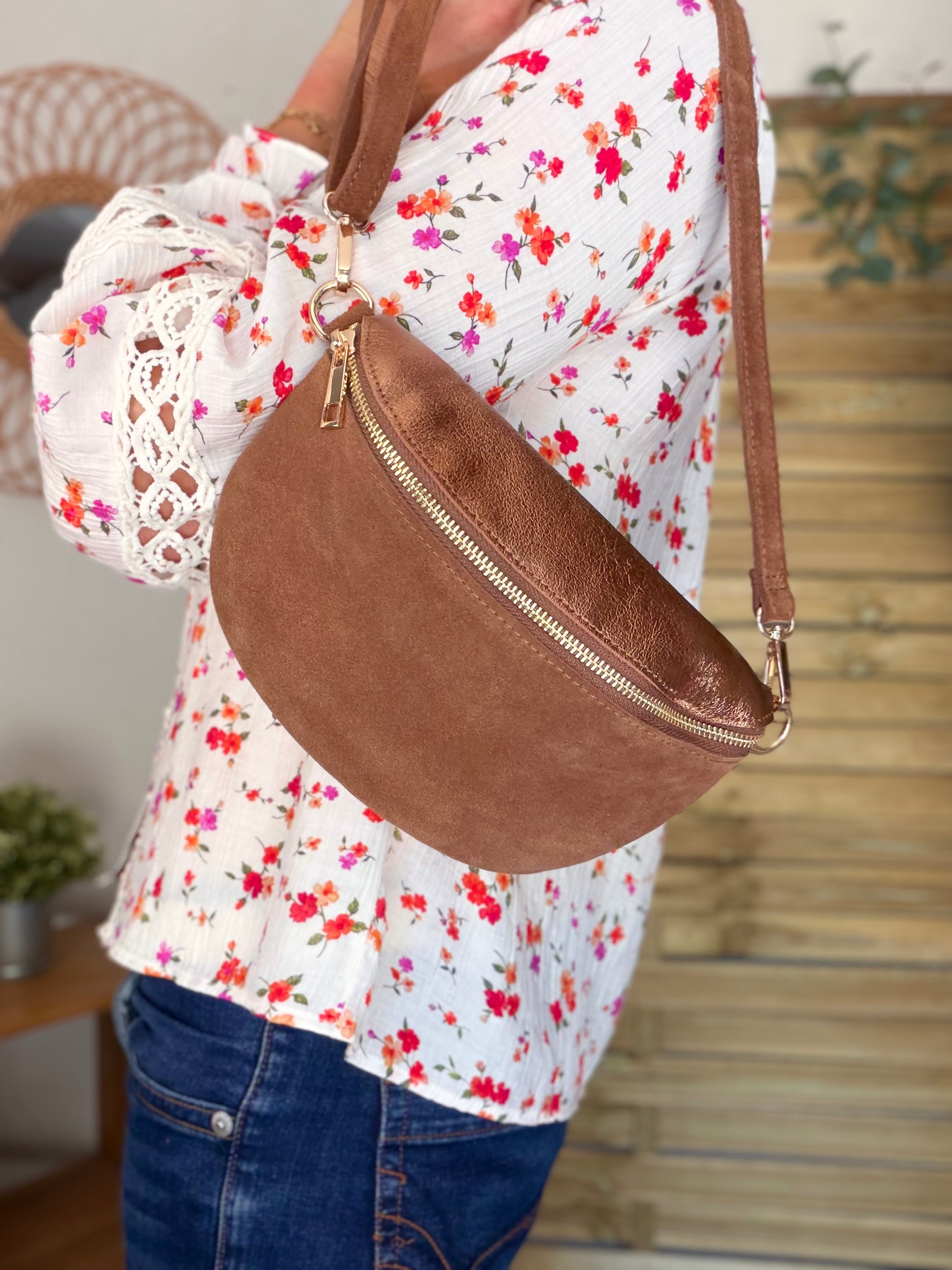 Sac banane M bi-matière en cuir irisé et velours 24cm - POLLY- Choco/Bronze