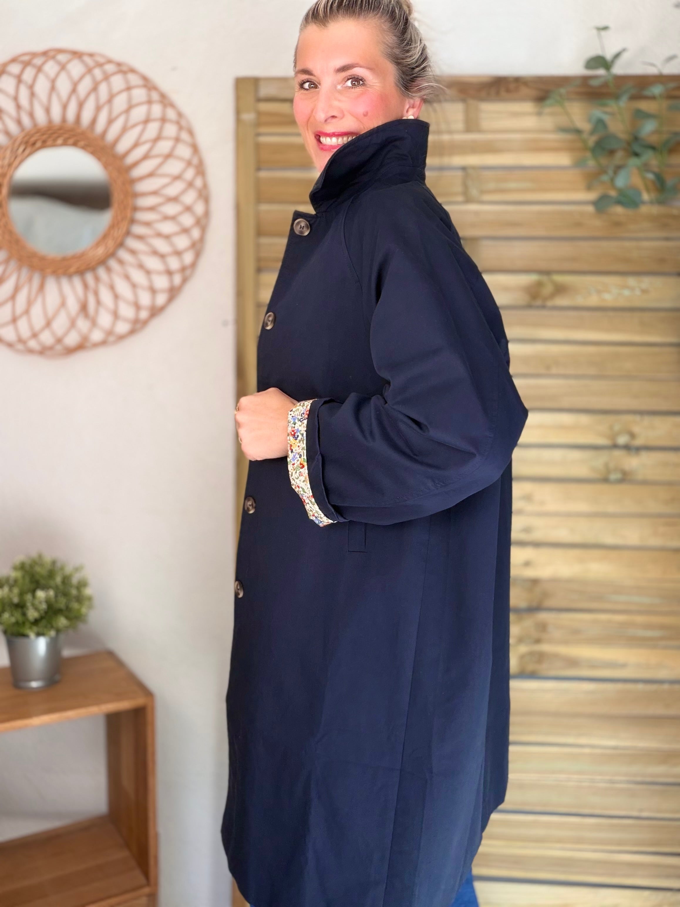 Veste Trench en coton Bleu marine avec Liberty - MAHAUT MI LONG - LILI et LALA (DÉSTOCKAGE sur Taille S)