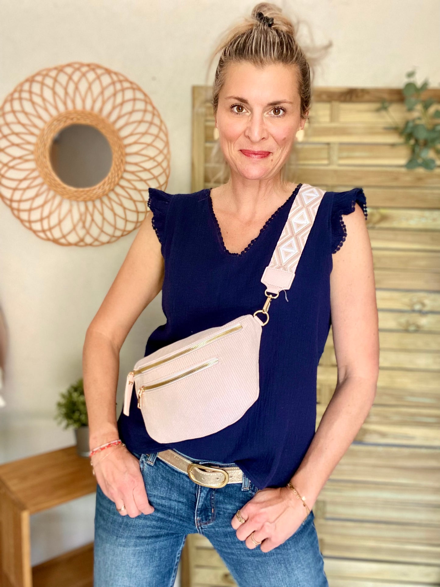 Sac banane XL en velours côtelé 2 zips et sangle fantaisie - ASHLY - Rose nude