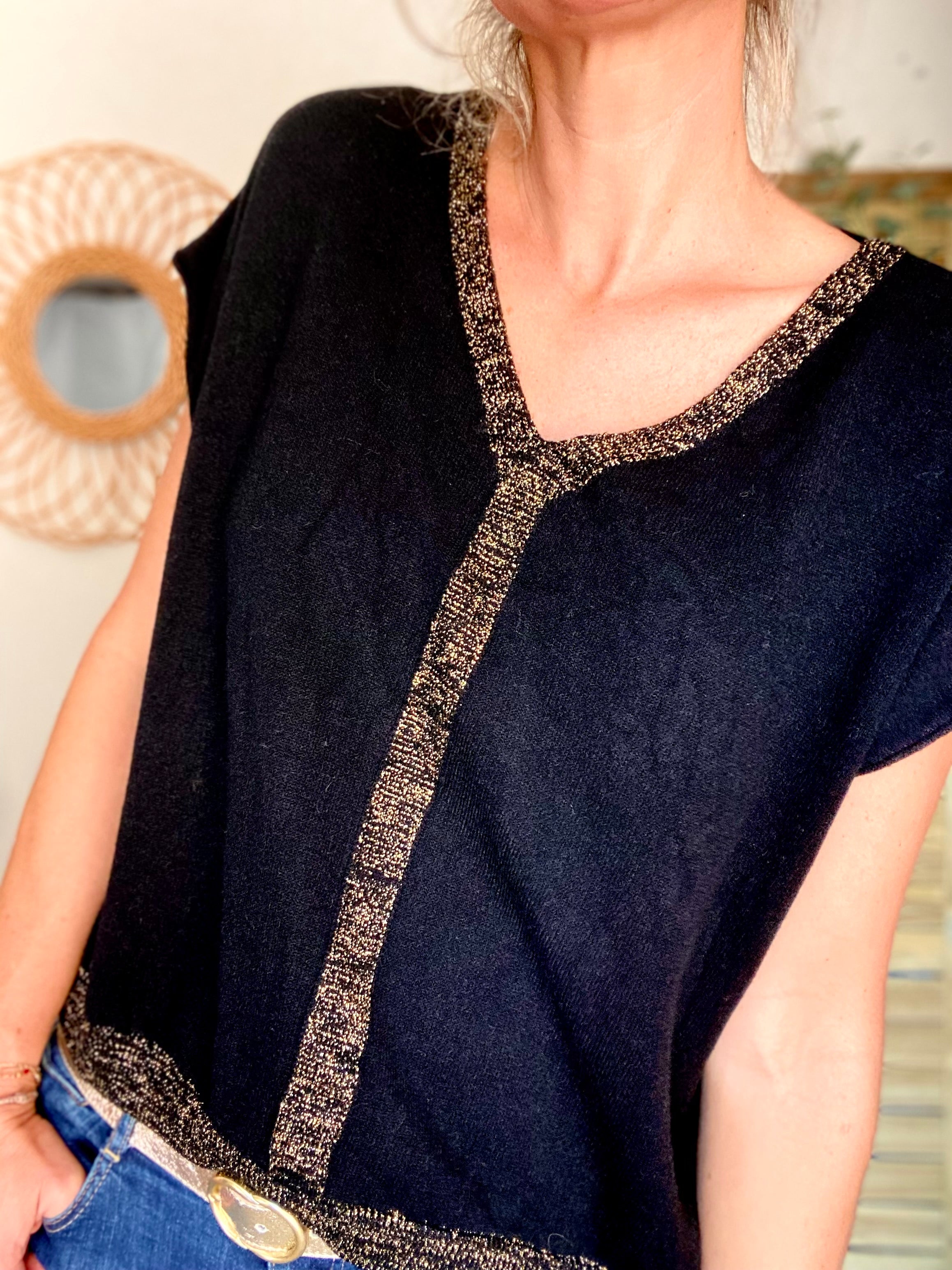 Pull fin avec lurex doré, col V - GISÈLE - Noir