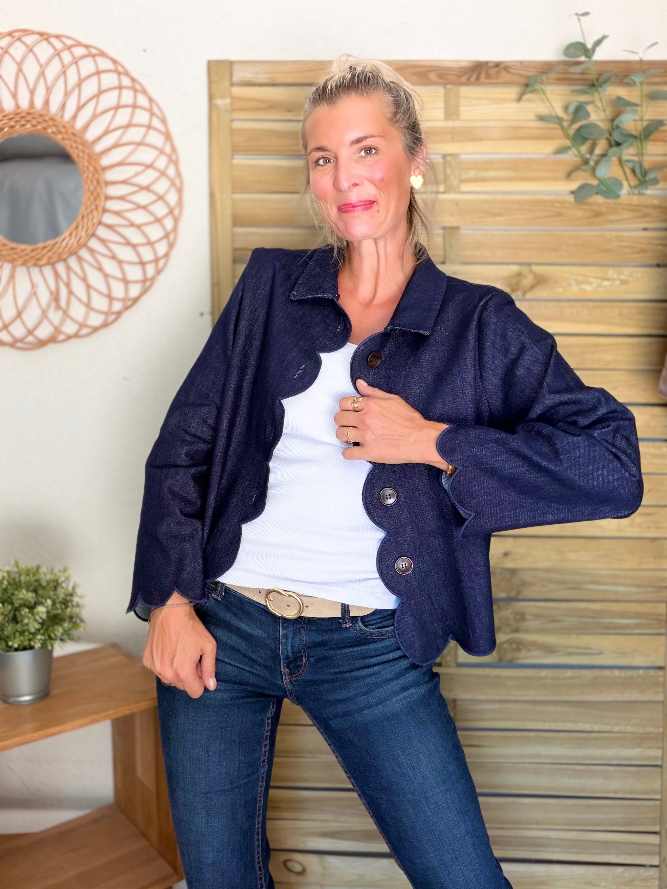 Veste courte à bords festonnés en denim CALISTE - Bleu brut