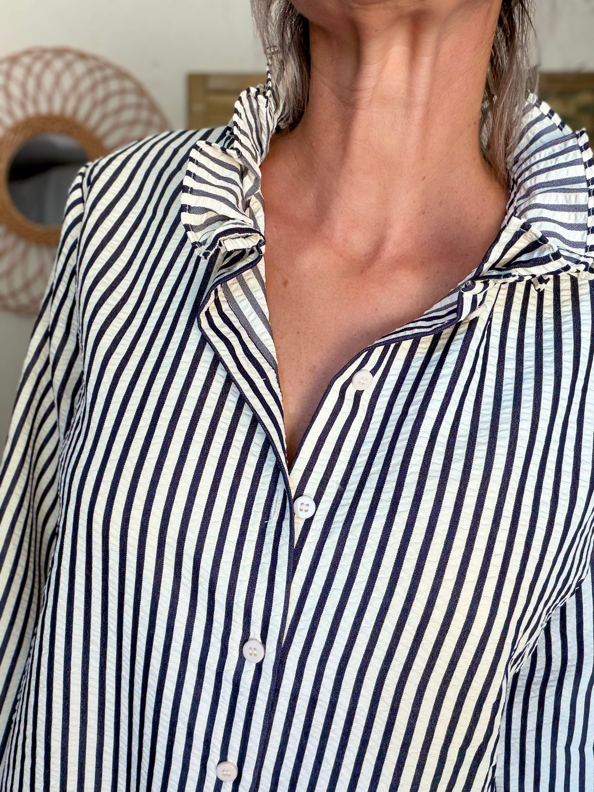 Chemise fluide rayée bleu marine gaufré col victorien CÉLINE