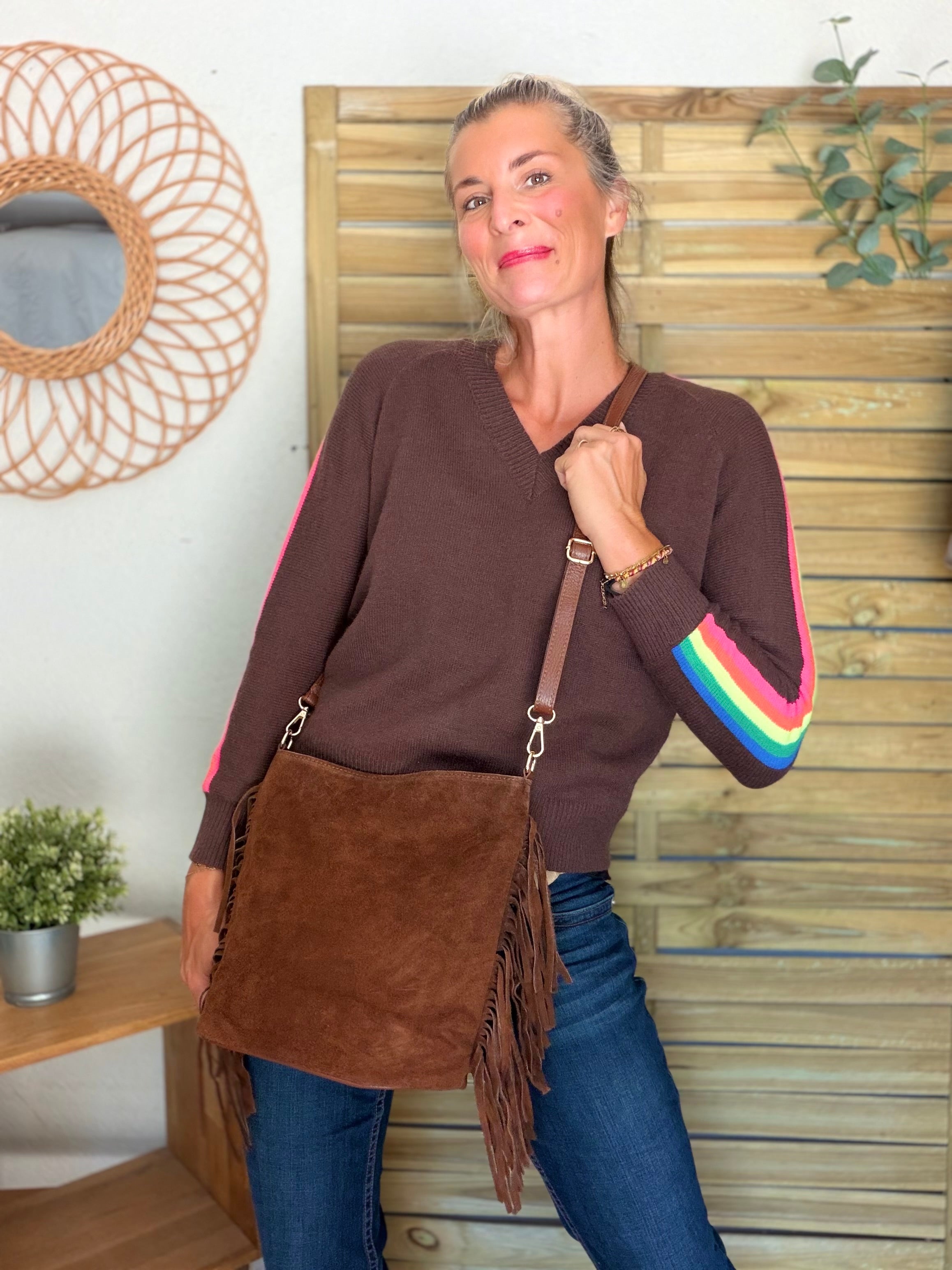 Pull épais avec bandes colorées, col V - RAINBOW 🌈 Chocolat - Winter 2026