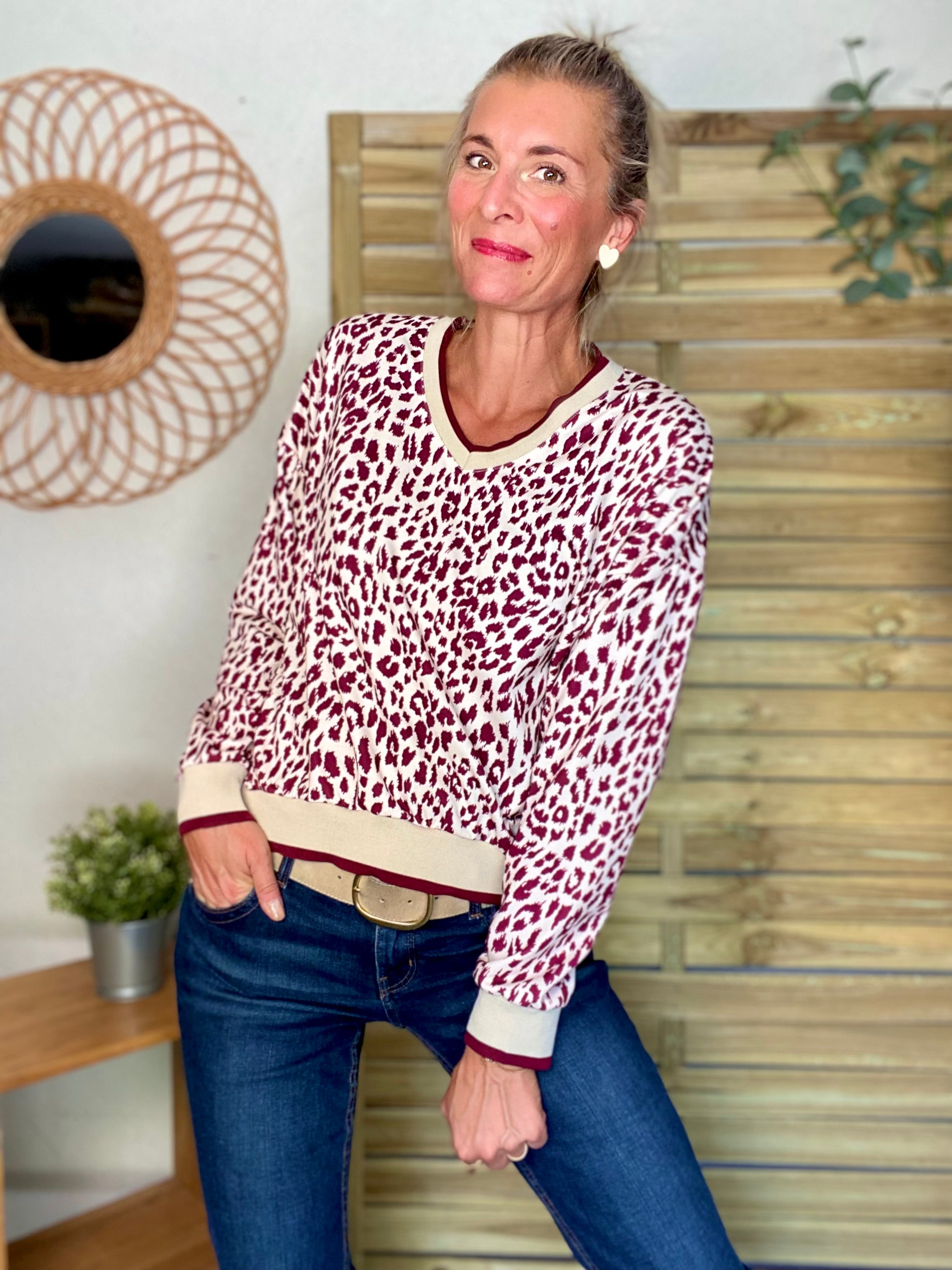 RETOUR EN STOCK DÉBUT OCTOBRE - Sweat imprimé Léo 🐆 AMANDINE - Bordeaux