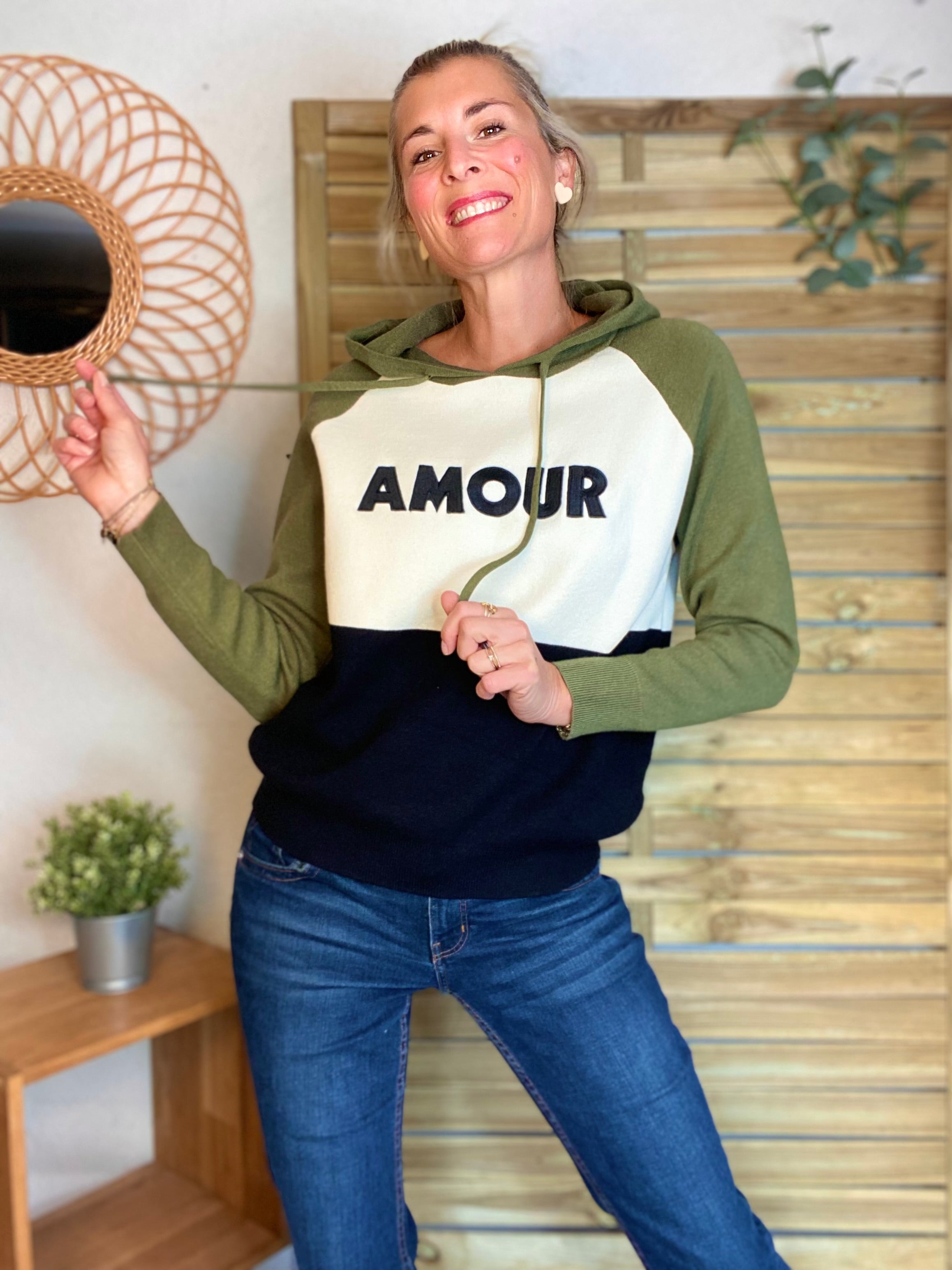 Pull à capuche AMOUR - NORA