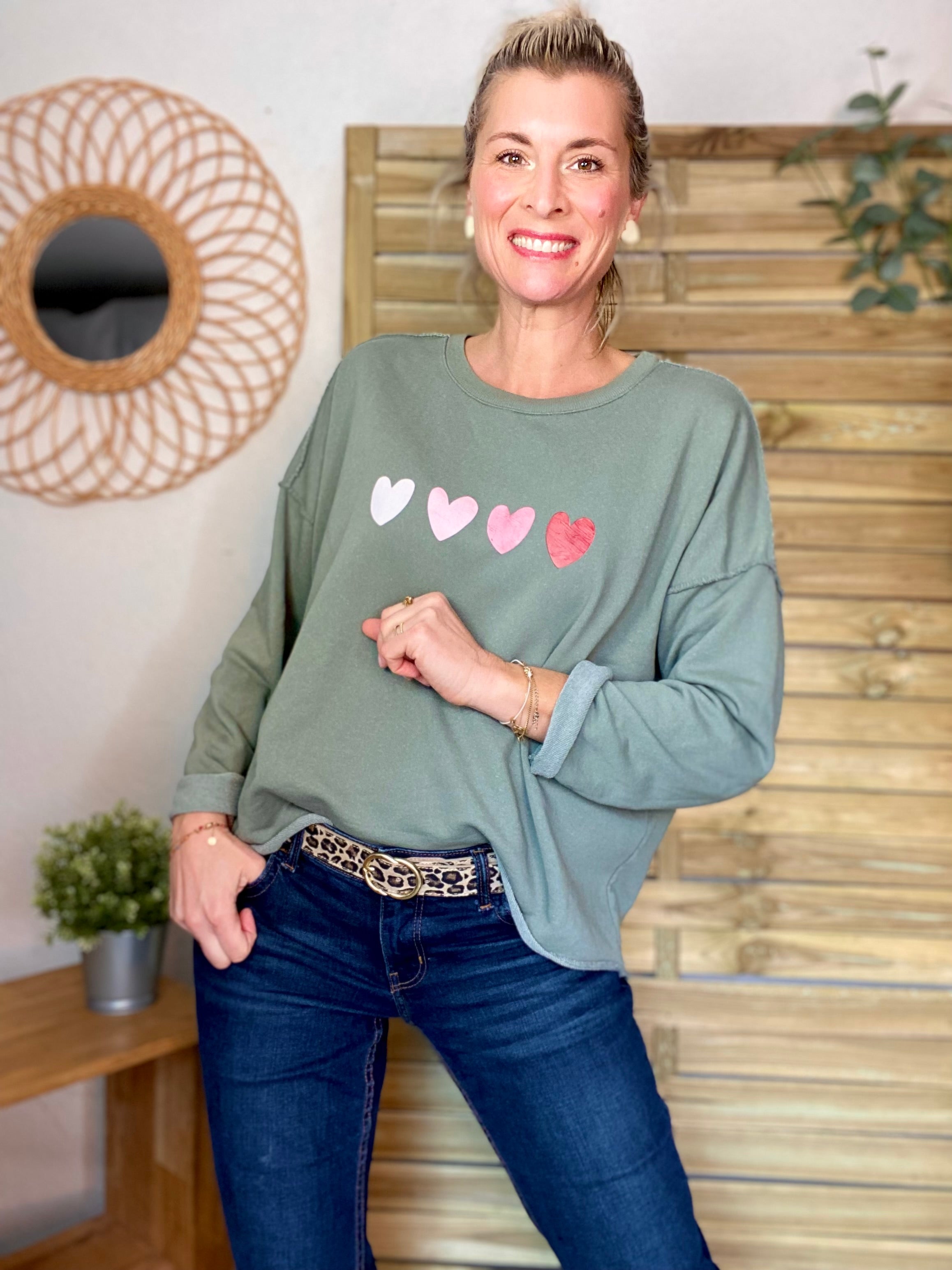 Sweat oversize avec coeurs ÉGLANTINE - Vert tilleul ❤️