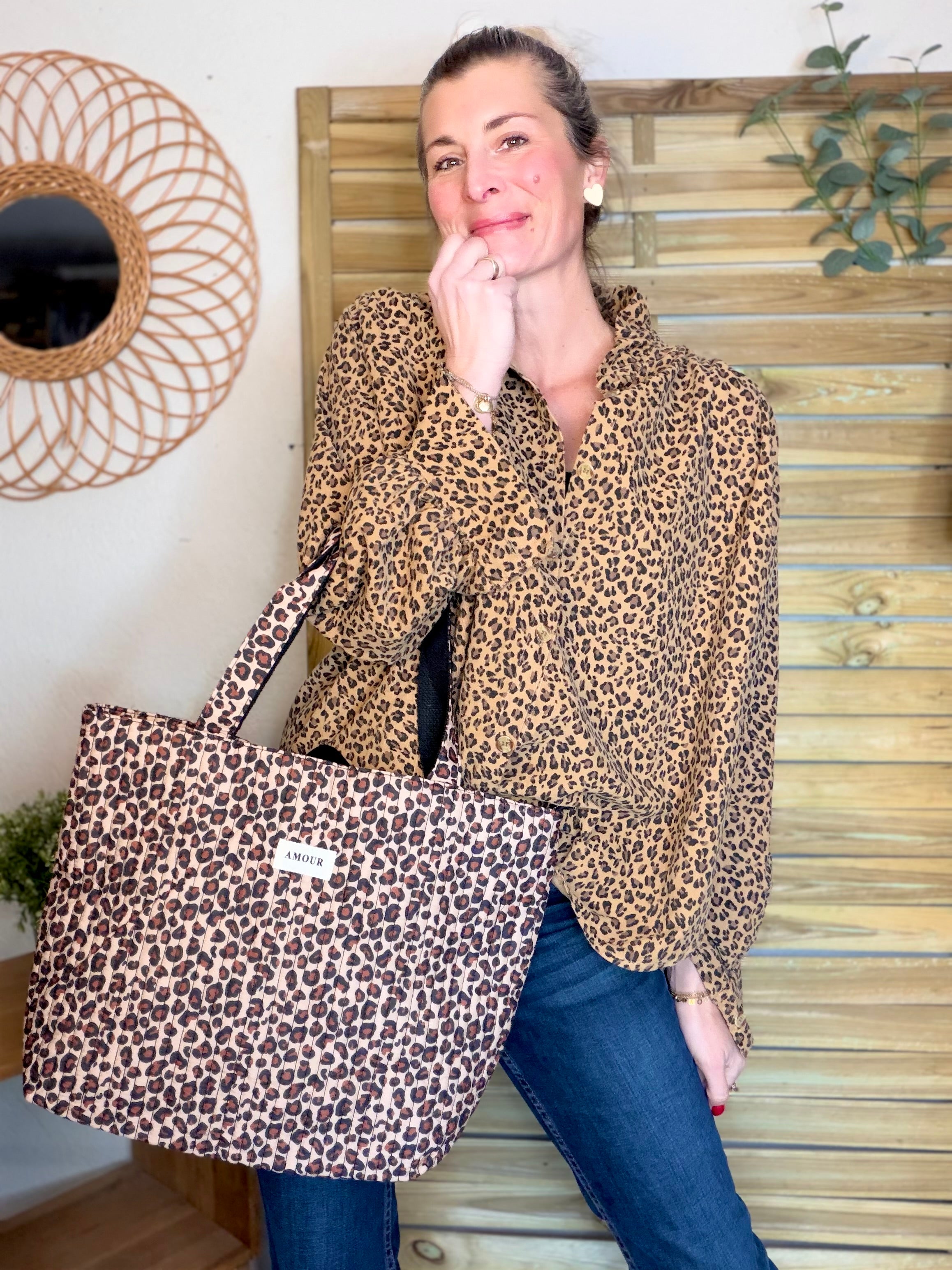Chemise en velours côtelé fin coton, col volanté FRIDA - Léo camel 🐆