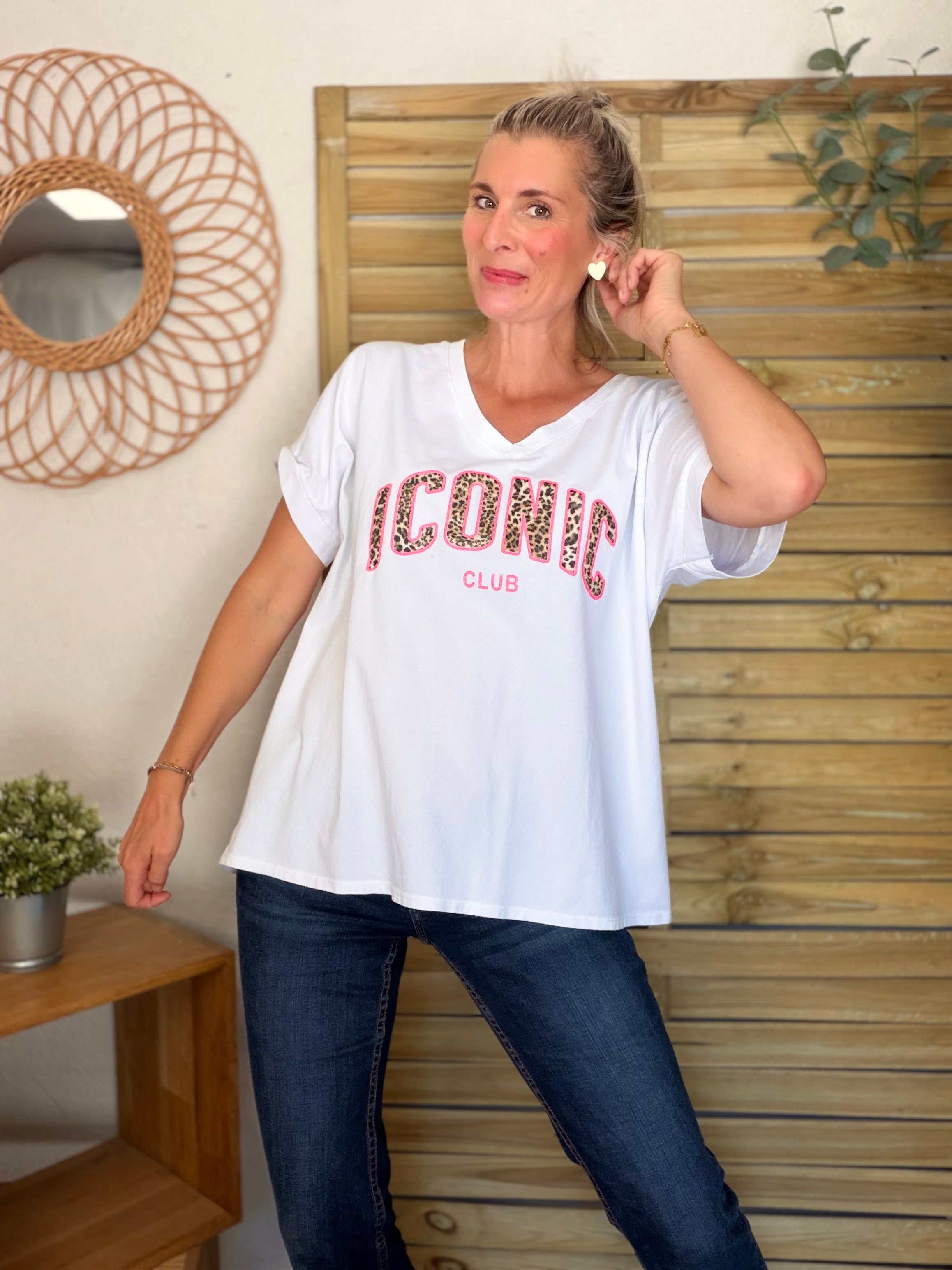 Tee shirt col V ICONIC club Léo oversized MILA Blanc