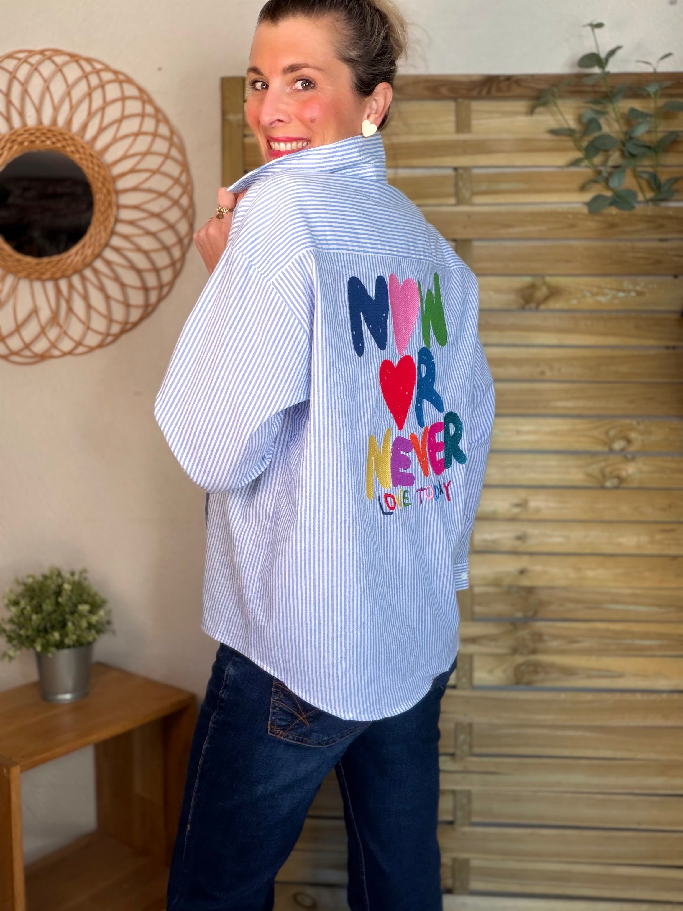 Chemise rayée brodée TINA Bleue