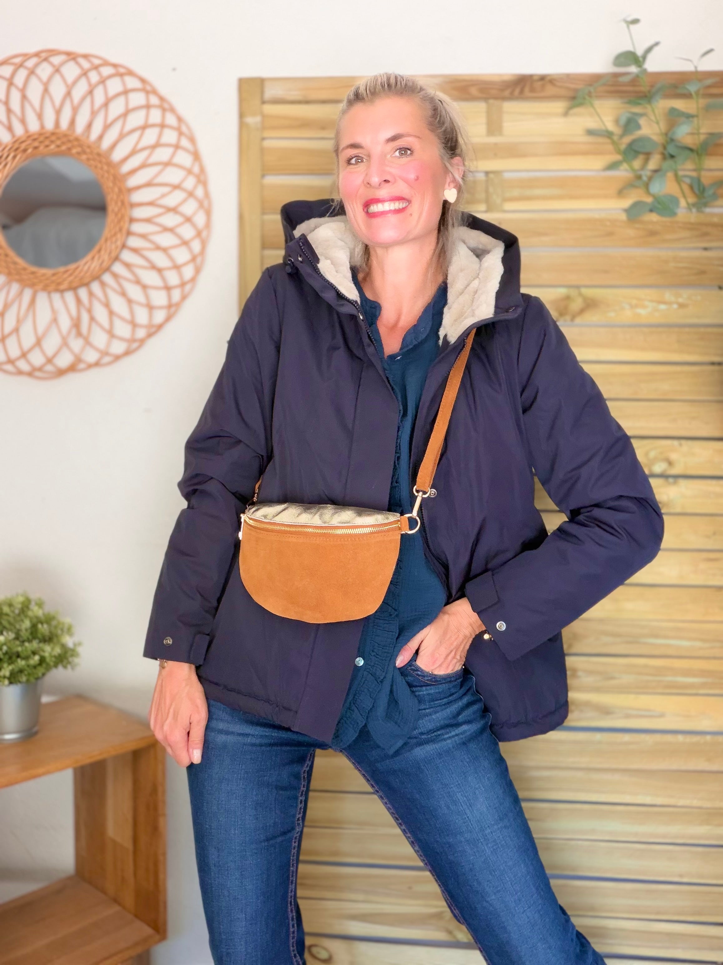 Sac banane M bi-matière en cuir irisé et velours 24cm - POLLY- Camel/Doré