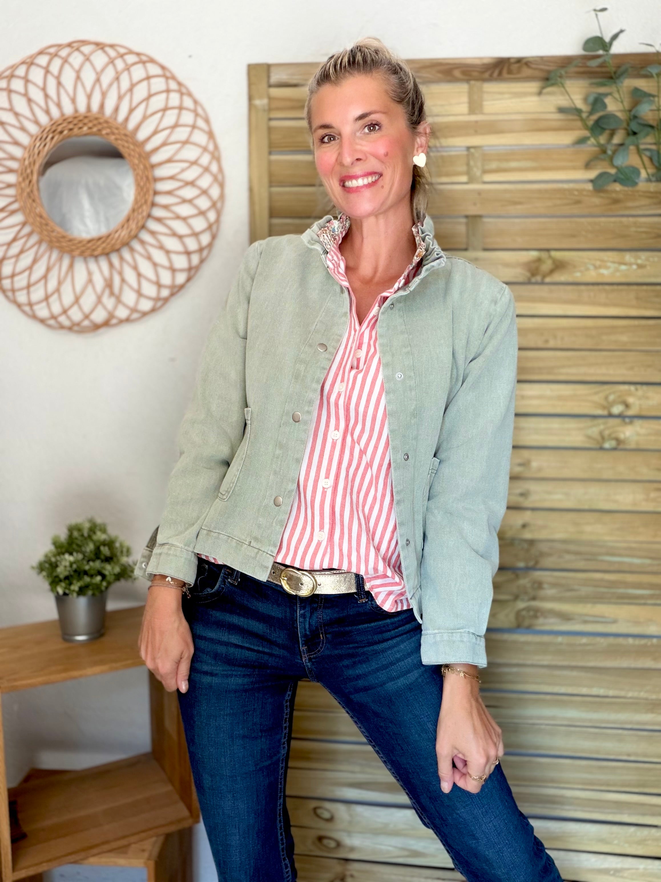 Veste courte légère col volanté JUNE - Kaki clair