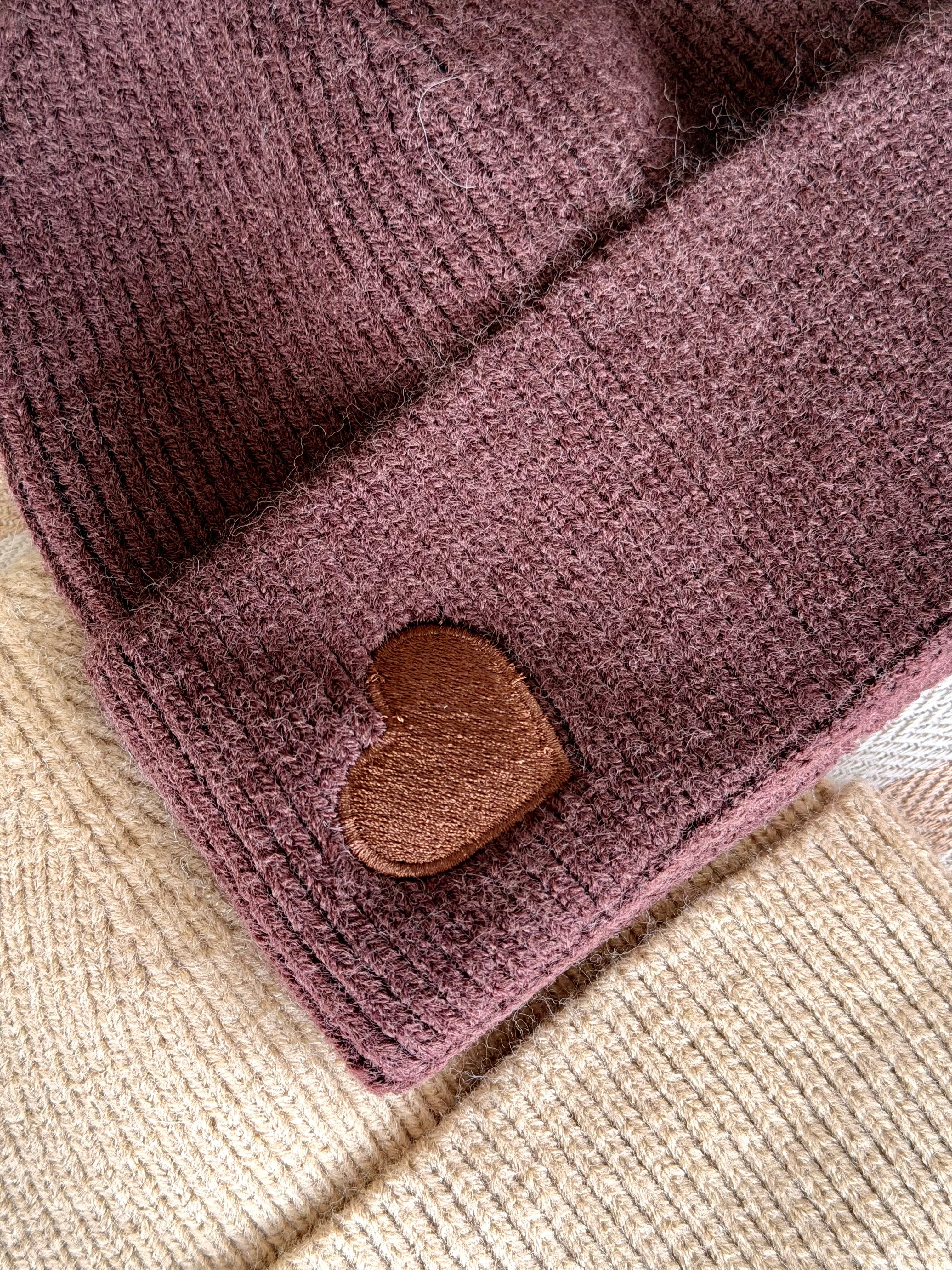 Bonnet avec écusson cœur ARTHUR