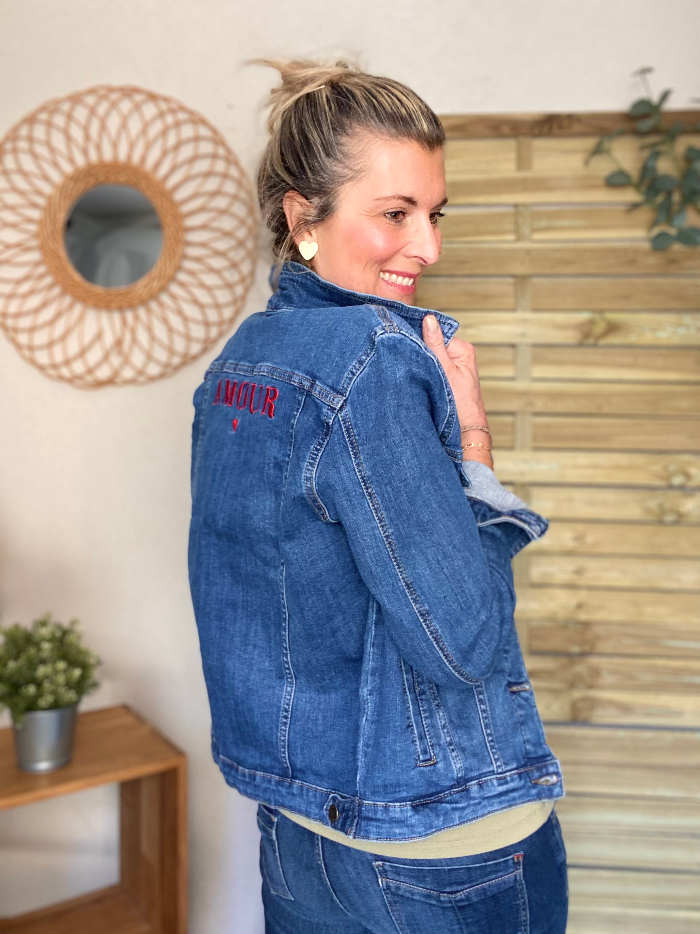 Veste en jean broderie AMOUR - APOLLINE