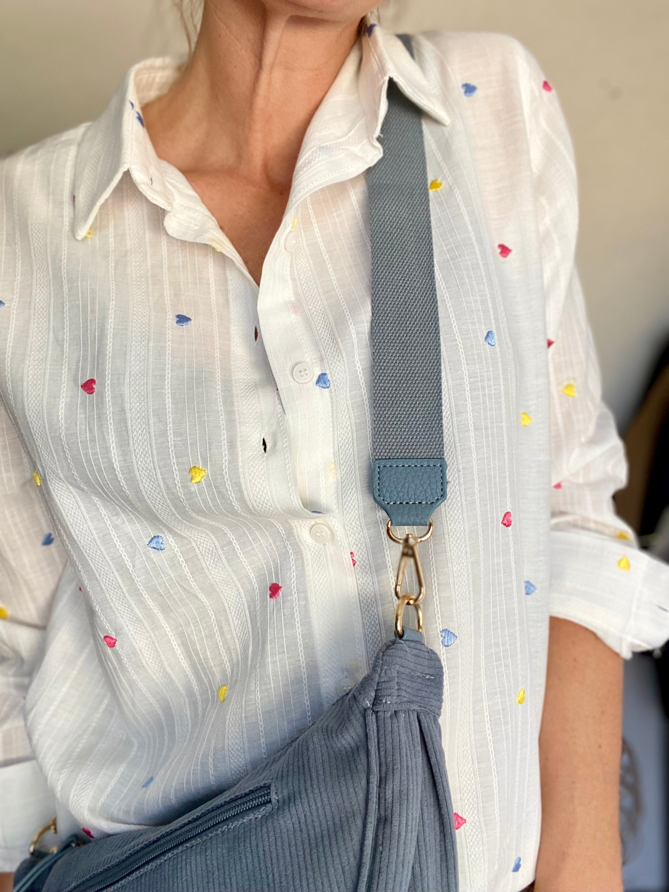 Chemise en coton avec cœurs brodés LÉA - FIN DE SÉRIE