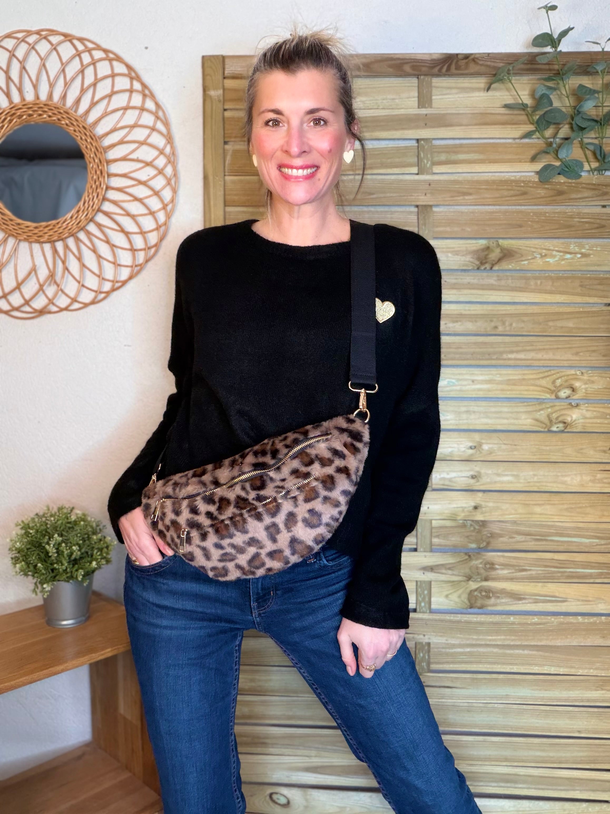 Sac banane L avec poche zippée avant, fourrure Léo Taupe - STACEY 🐆