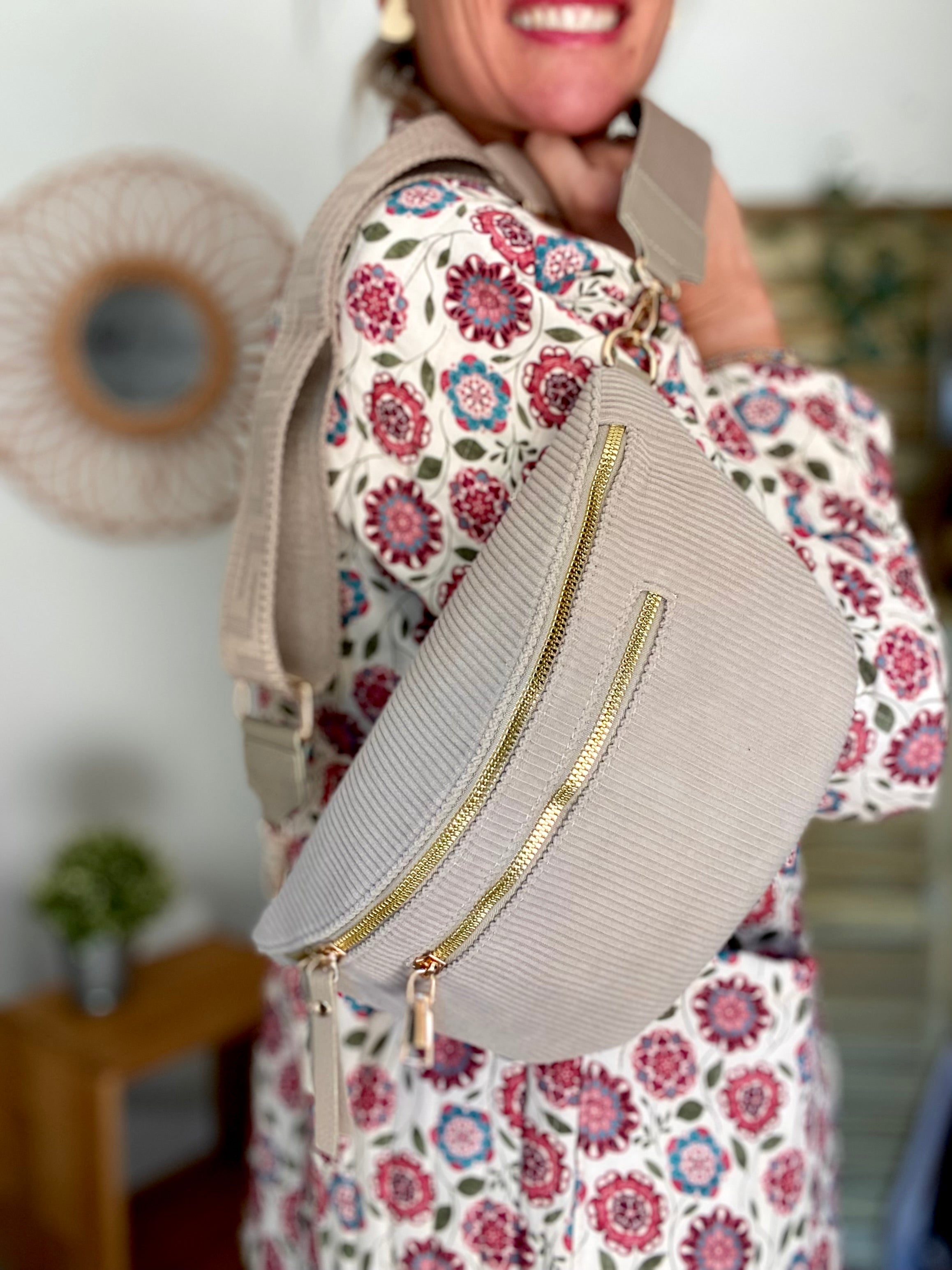 Sac banane L en velours côtelé 2 zips et sangle fantaisie - ASHLY - Beige taupe