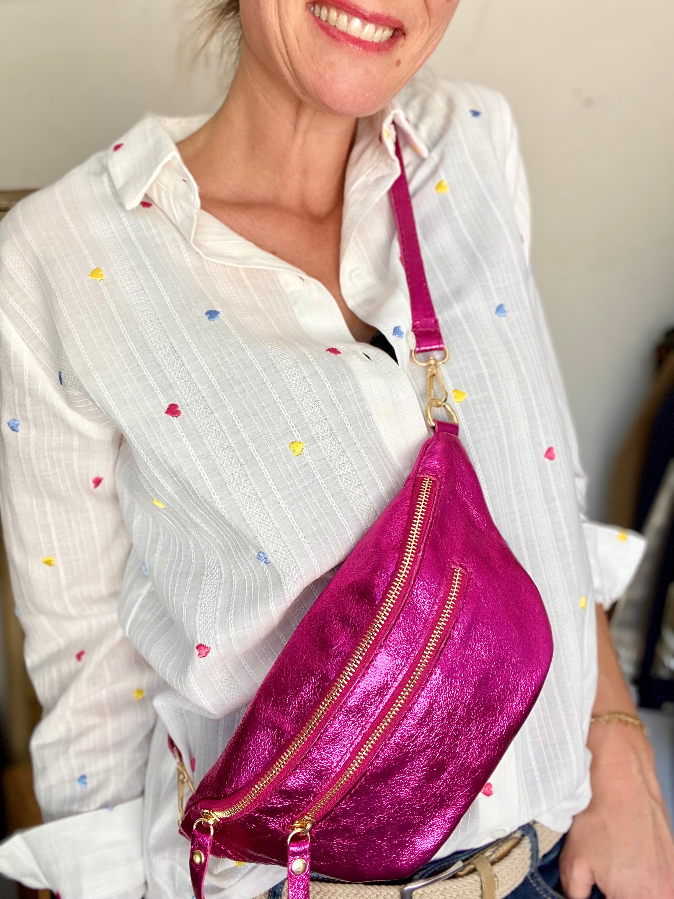 Sac banane en cuir irisé ERYN - Fuschia (9 coloris)