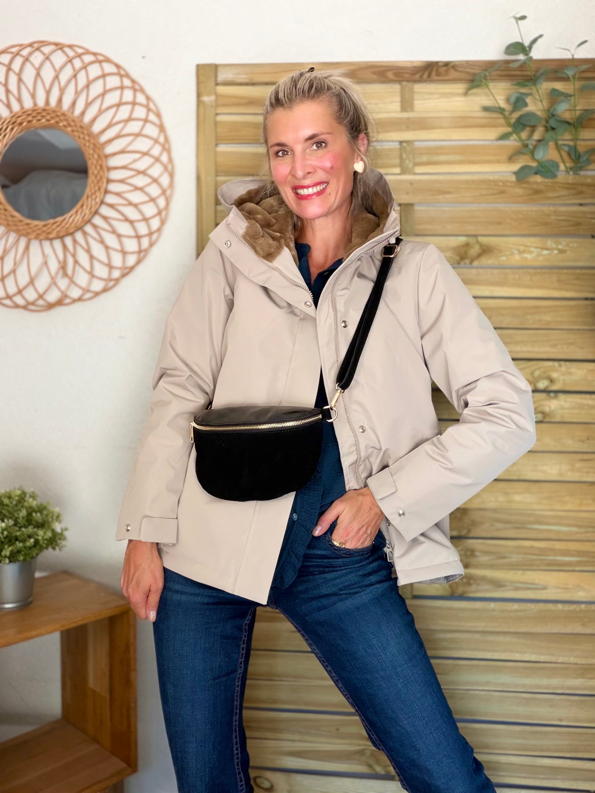Sac banane M bi-matière en cuir irisé et velours 24cm - POLLY- Noir