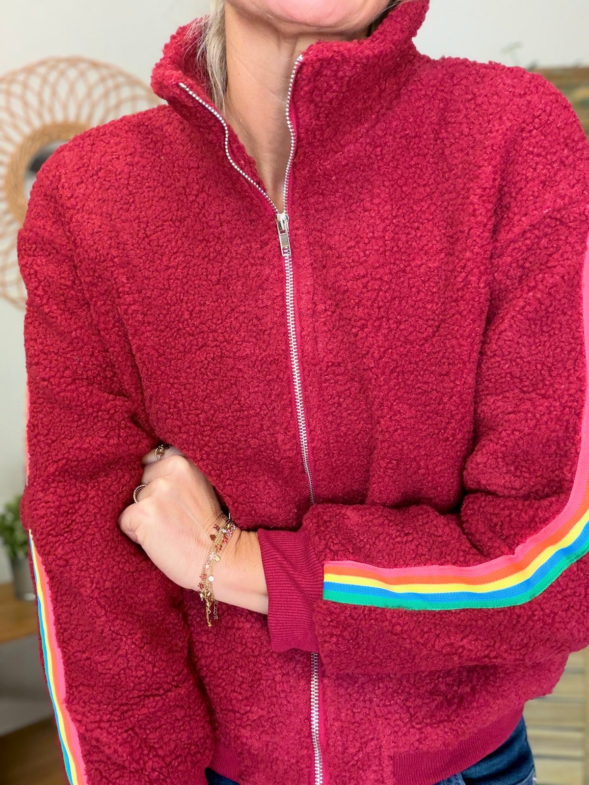 Veste Sherpa zippée bandes Arc-en-ciel CORALIE Bordeaux 🌈