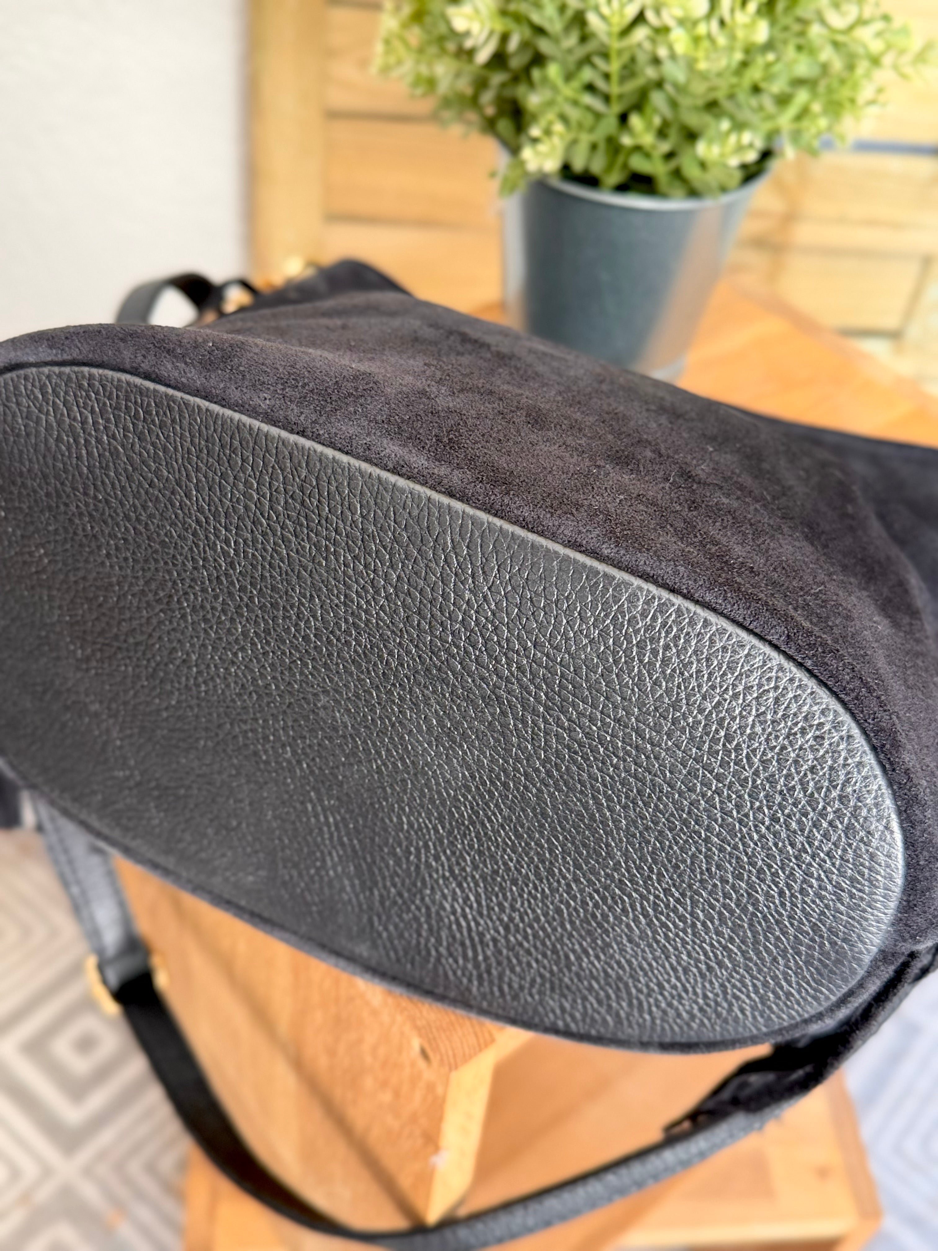 Sac seau en cuir daim avec franges KYLIE - Noir