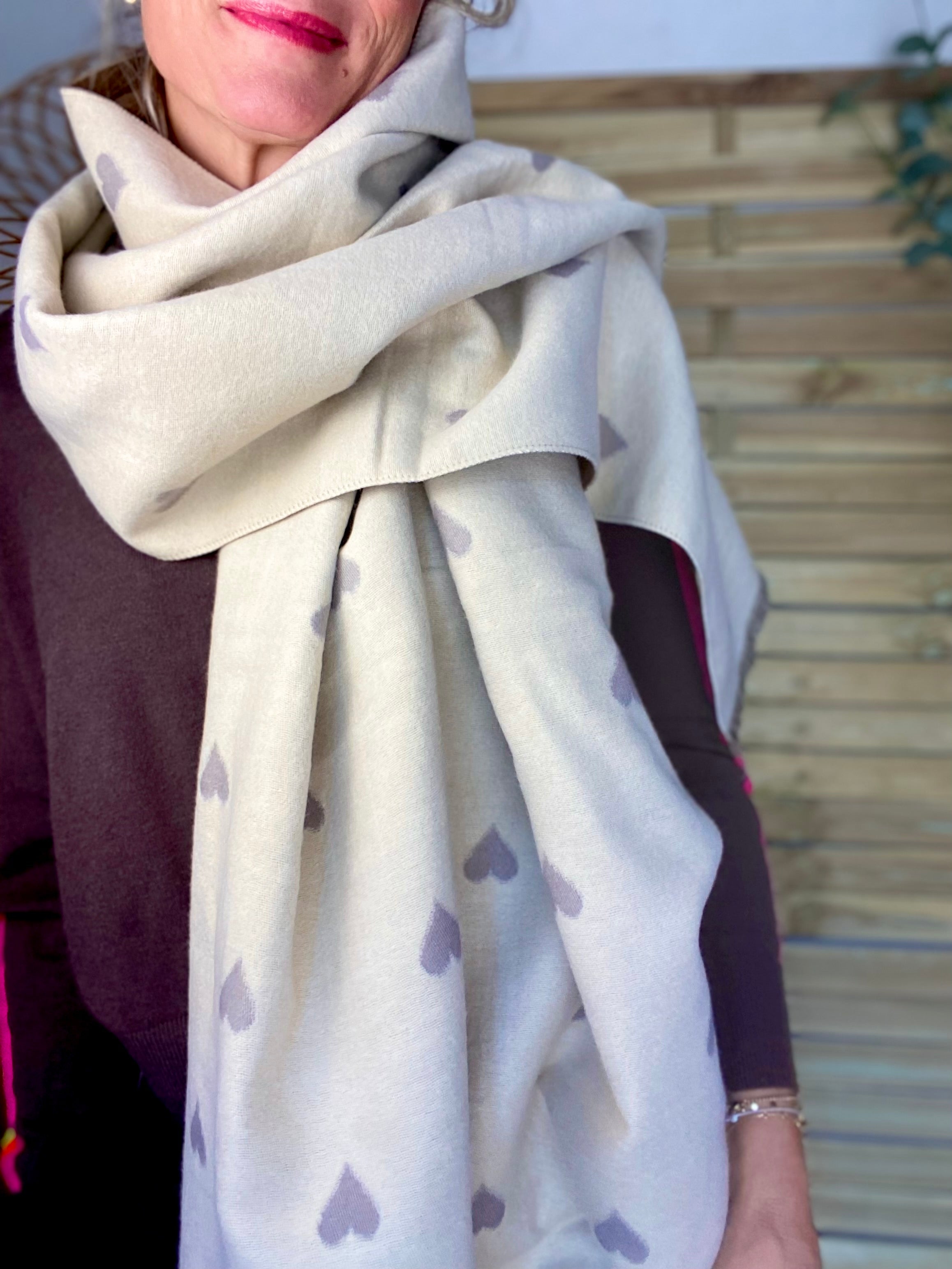 Écharpe douce gros Coeurs PAULETTE - Beige 🩶