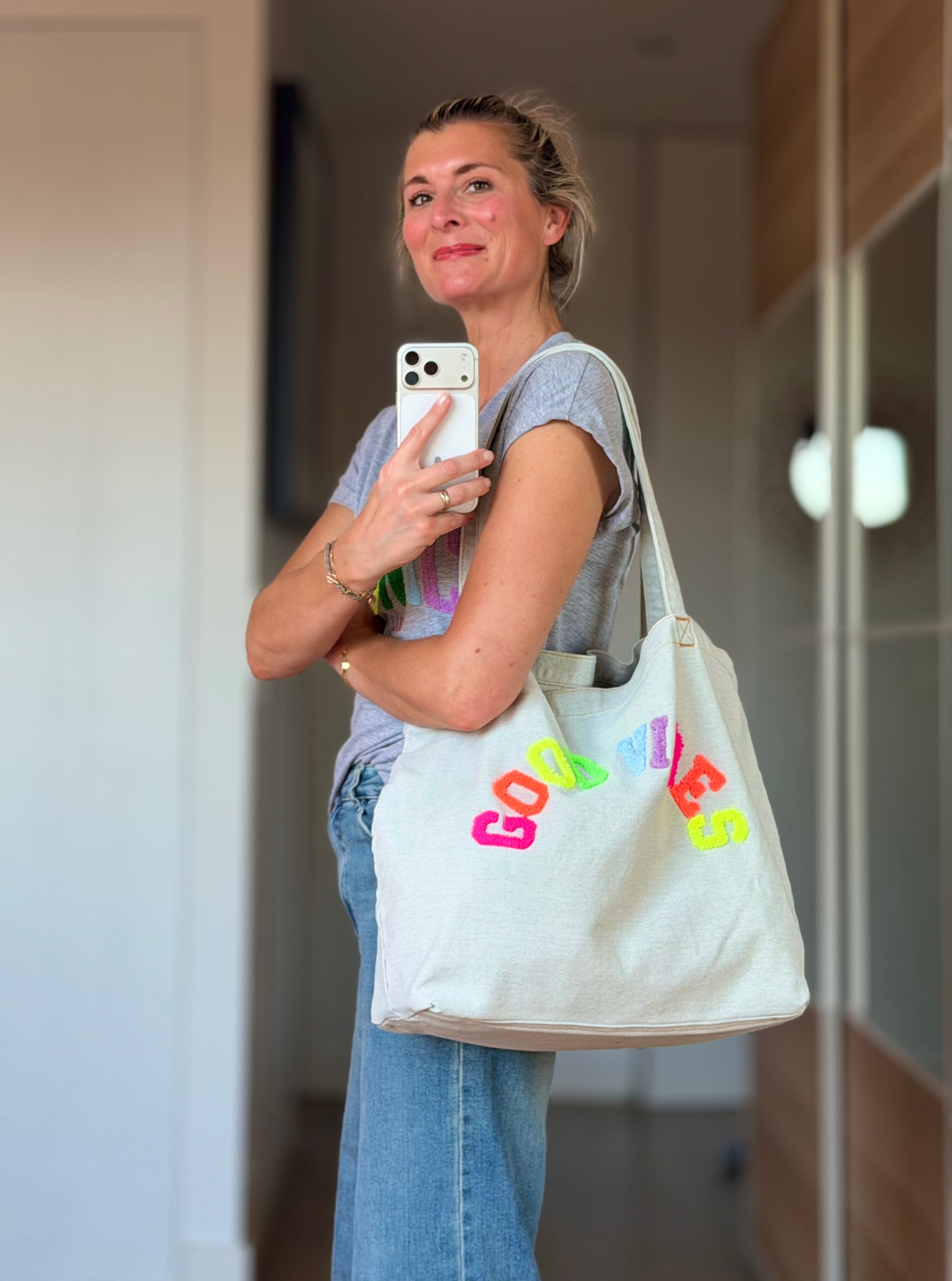 Grand cabas Tote bag GOOD VIBES Jean bleu delavé VANINA