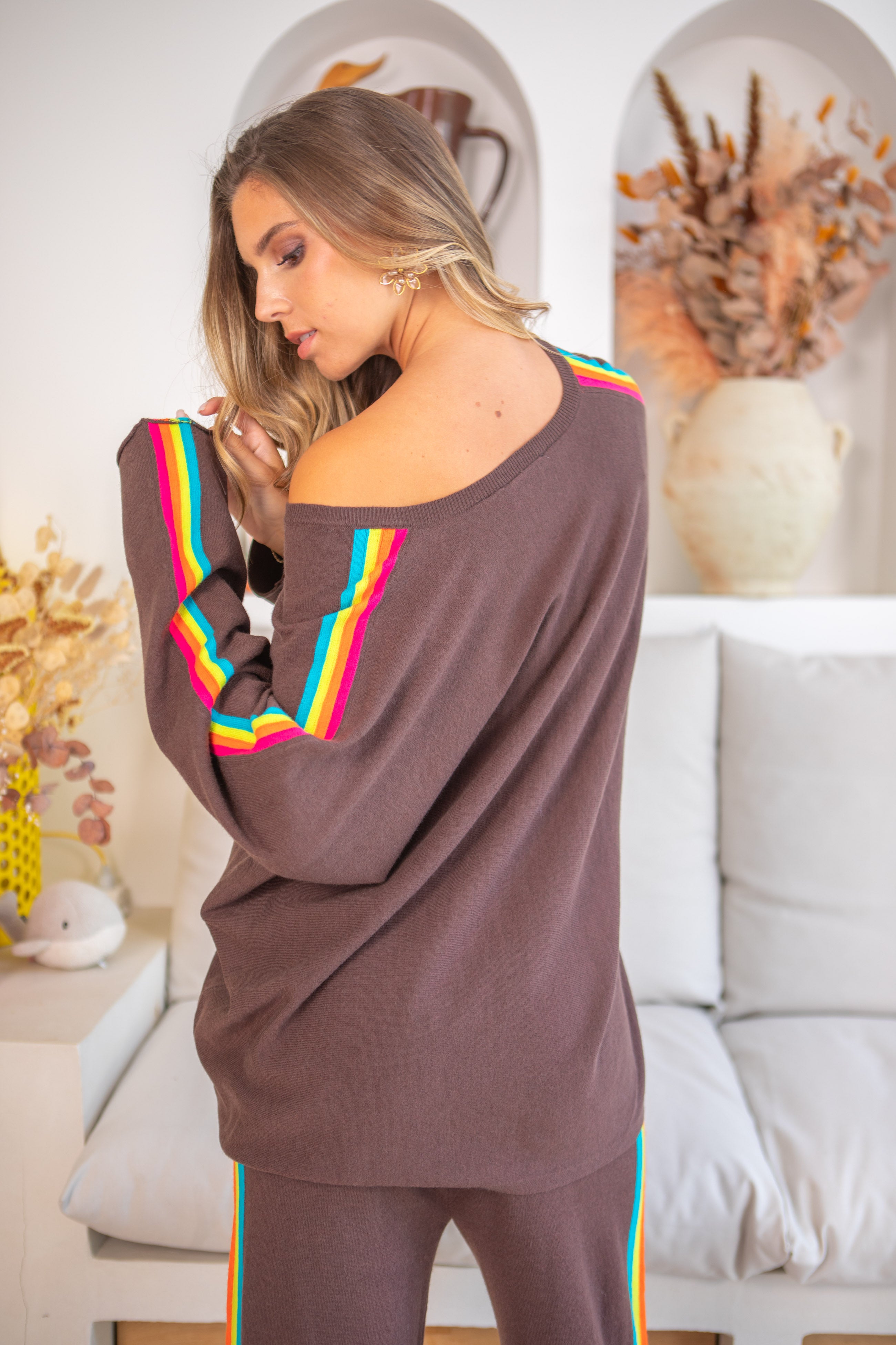 Pull fin avec bandes colorées, col V - RAINBOW OVERSIZE 🌈 Chocolat