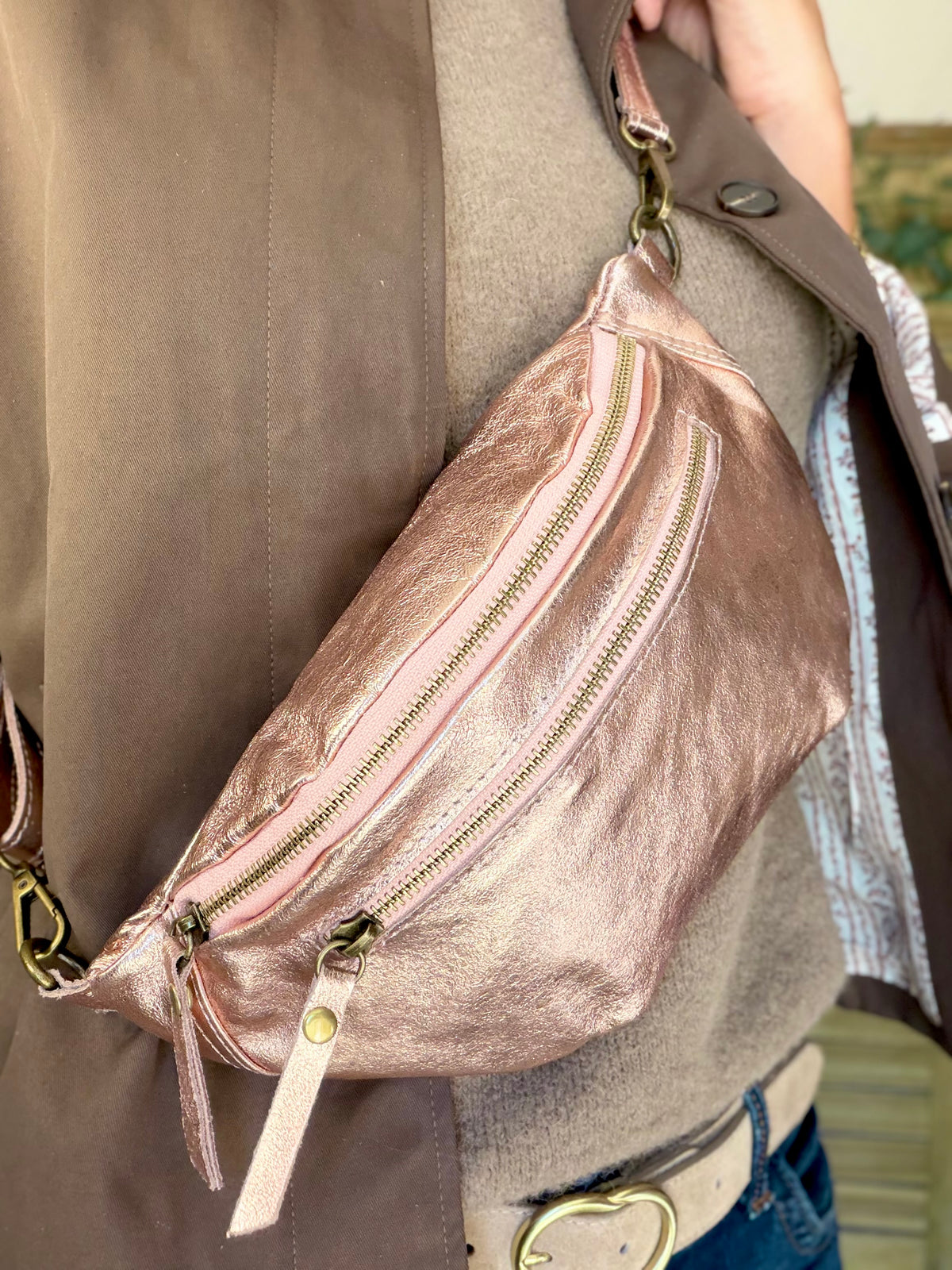 Sac banane en cuir irisé double poche - OPALE Rose gold