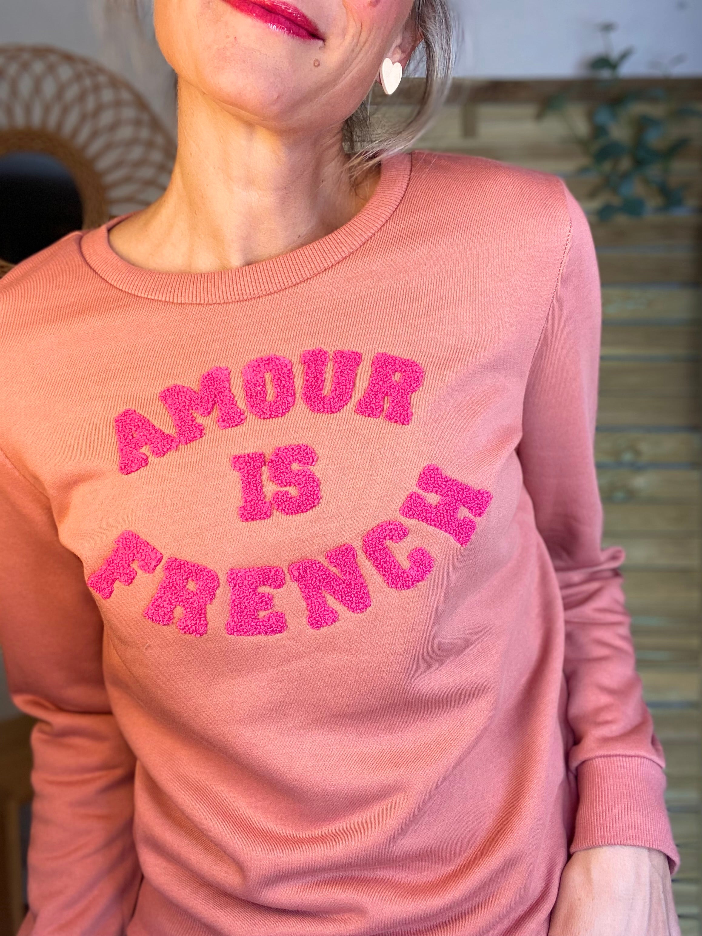 Sweat AMOUR IS FRENCH - OPHELIA - Vieux rose / Fuschia