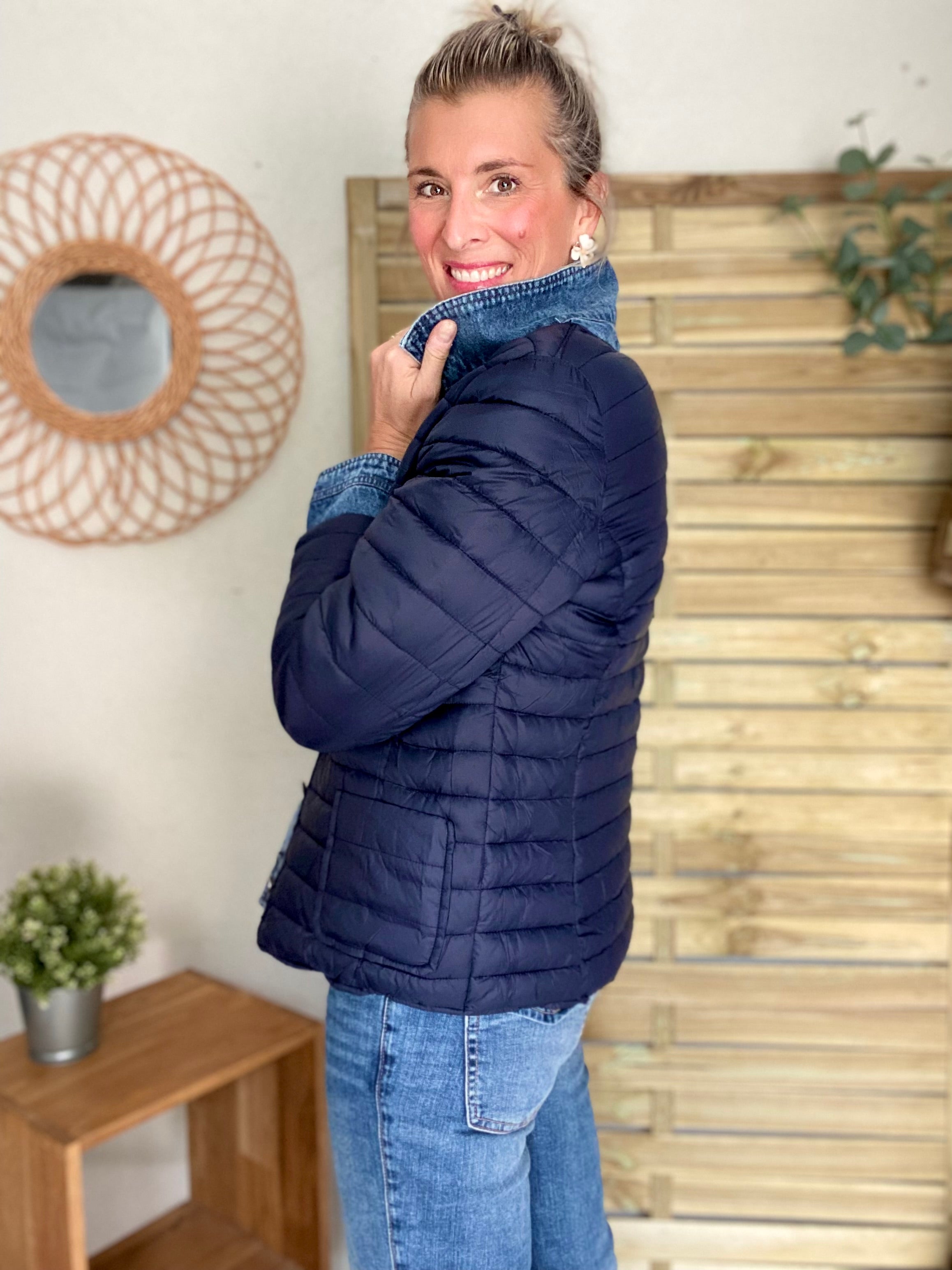 *** PROMO - Tailles 34 (XS), 36 et 52 (6XL) - Veste Jean / Doudoune légère JACKIE - Bleu marine