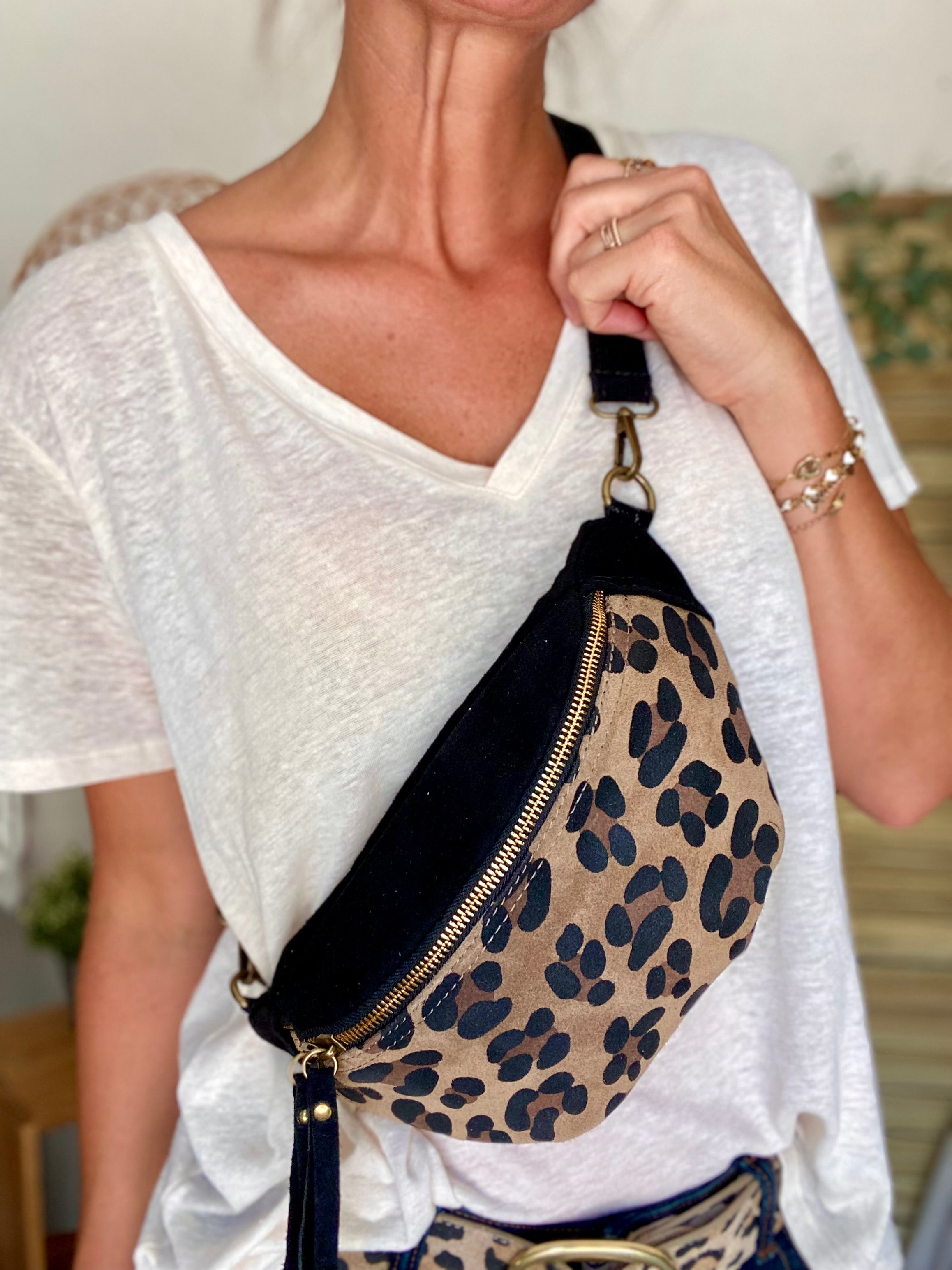 Sac banane en cuir irisé ou daim et velours léo - IRISS - Léo Noir (sans poche avant)