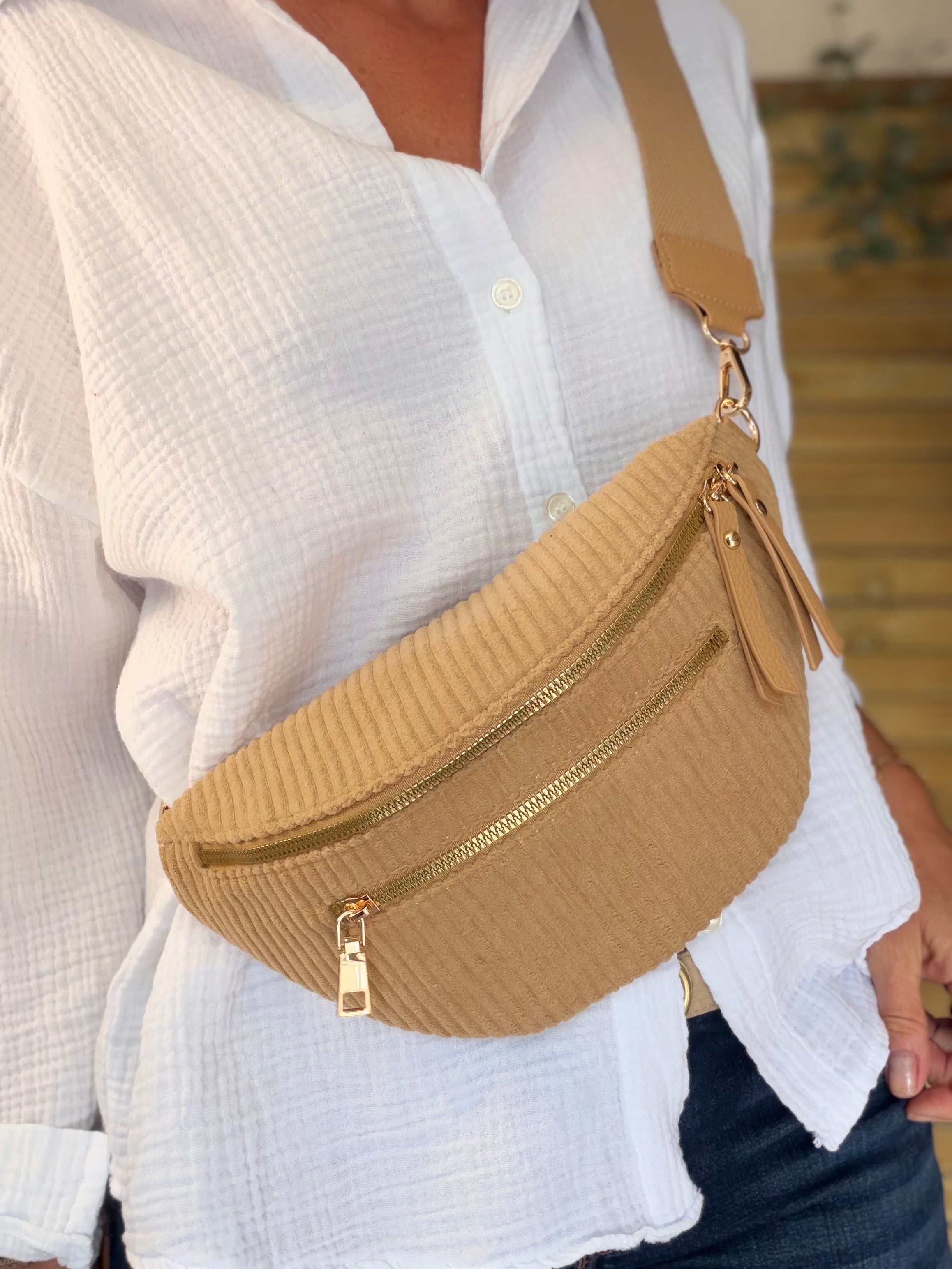 Sac banane en velours côtelé 2 zips et sangle fantaisie - CHARLY Camel clair - DÉSTOCKAGE