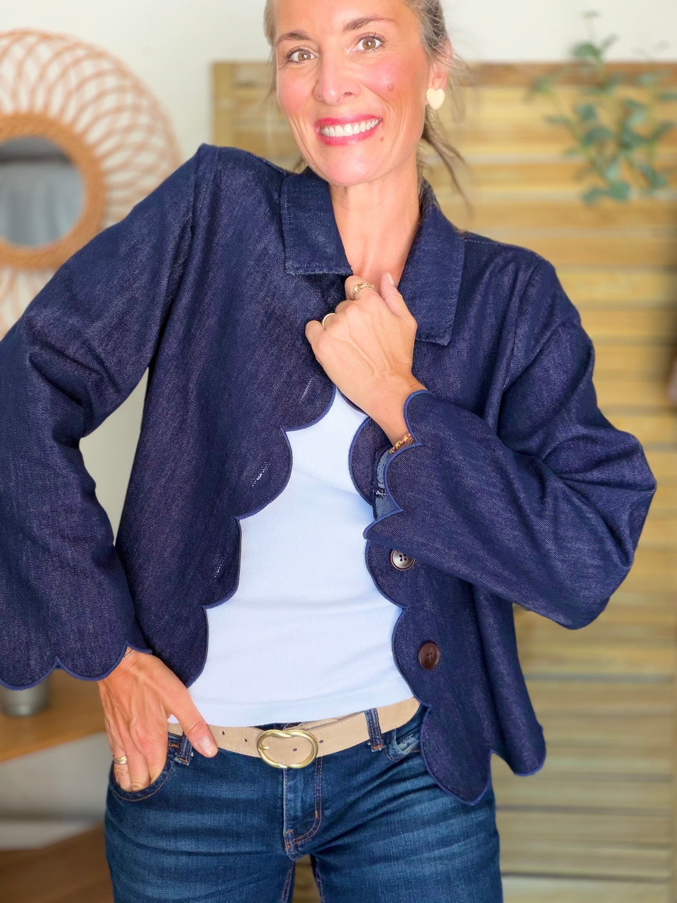Veste courte à bords festonnés en denim CALISTE - Bleu brut