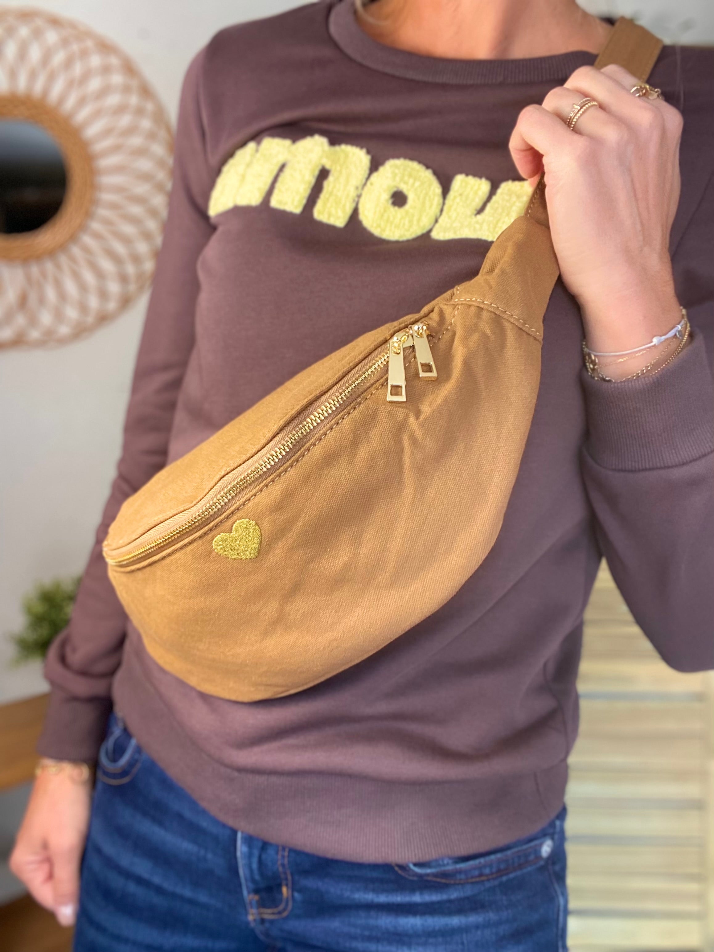 Sac banane en coton Coeur brodé 💛 CASSIDY - Camel
