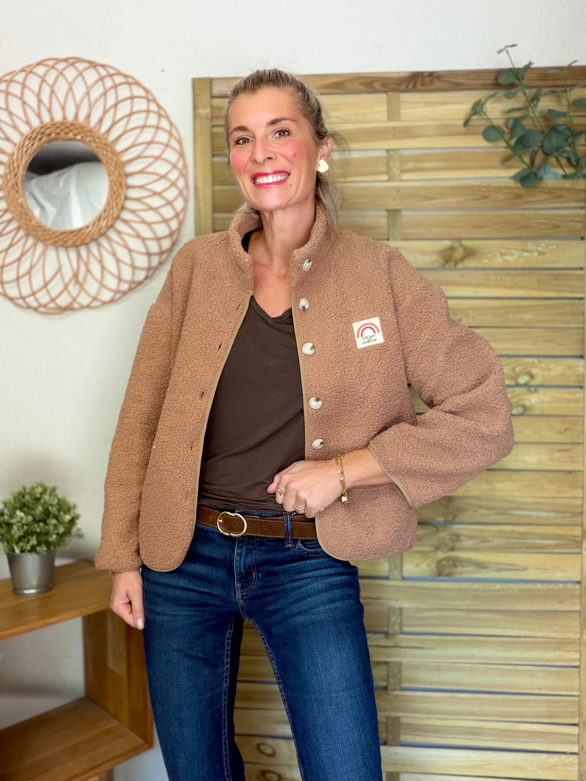 Veste Sherpa boutonnée écusson Arc-en-ciel ÉNORA Taupe rosé