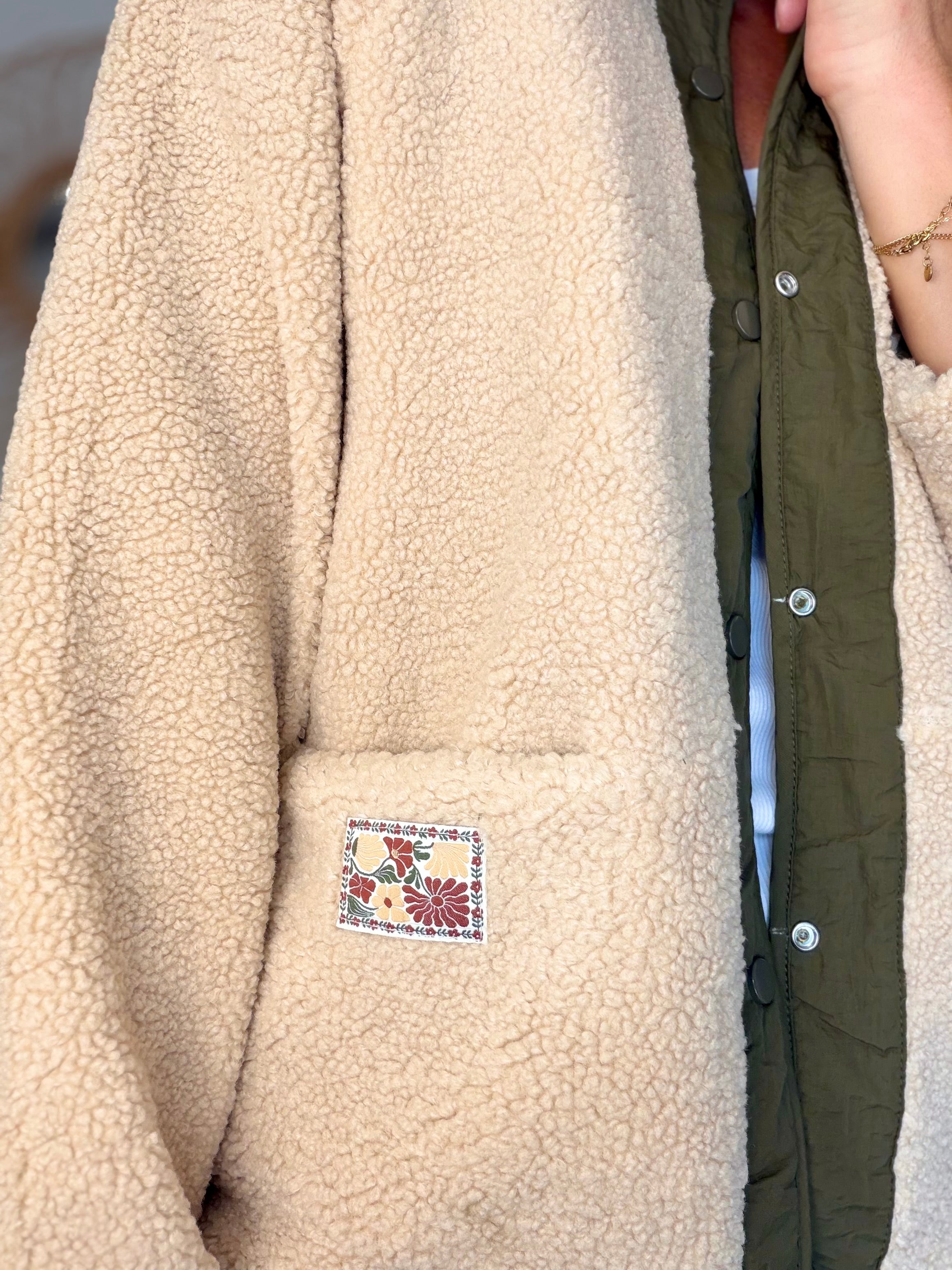 Veste matelassée réversible Sherpa AMÉLIE Kaki / Beige