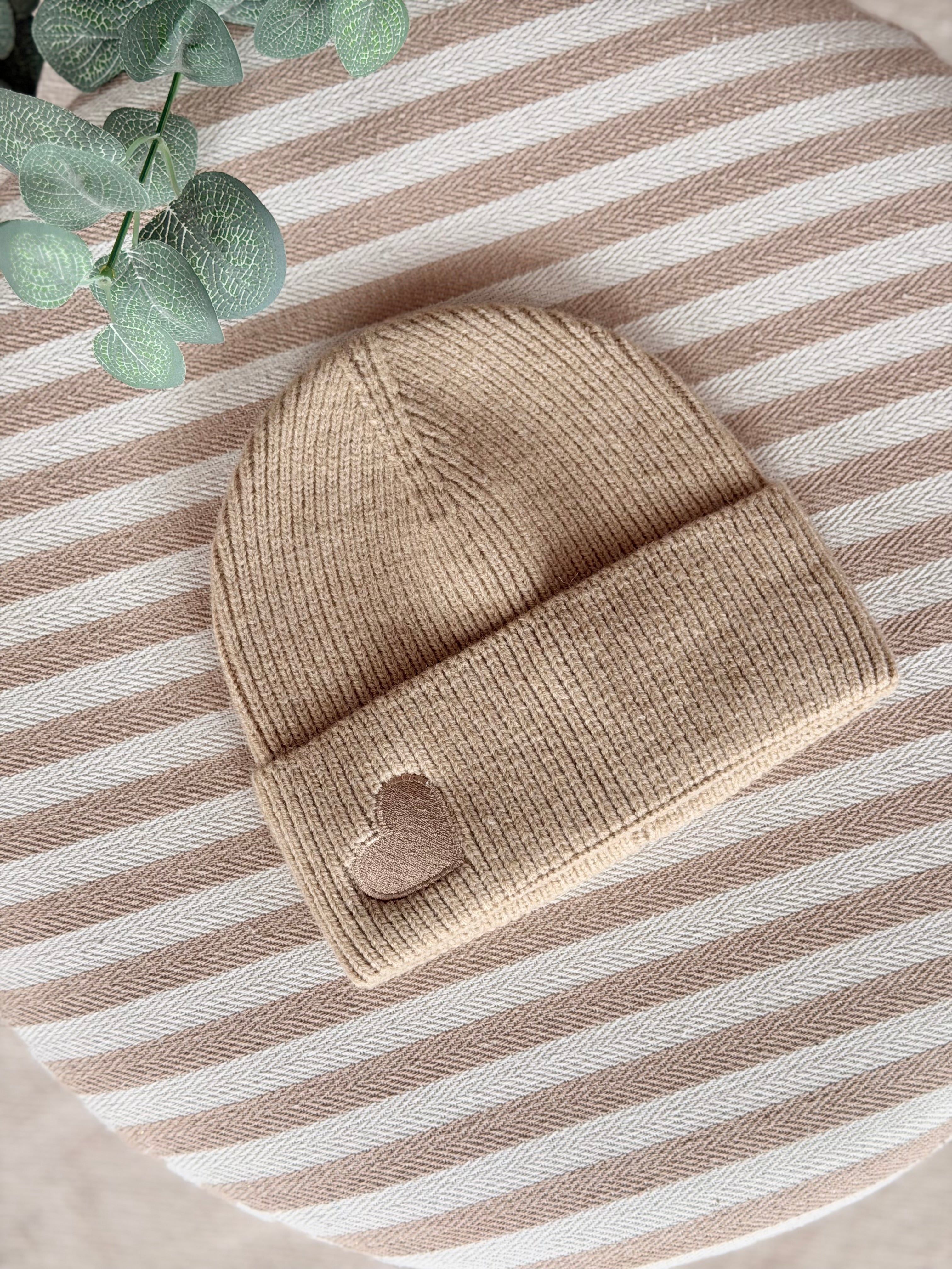 Bonnet avec écusson cœur ARTHUR