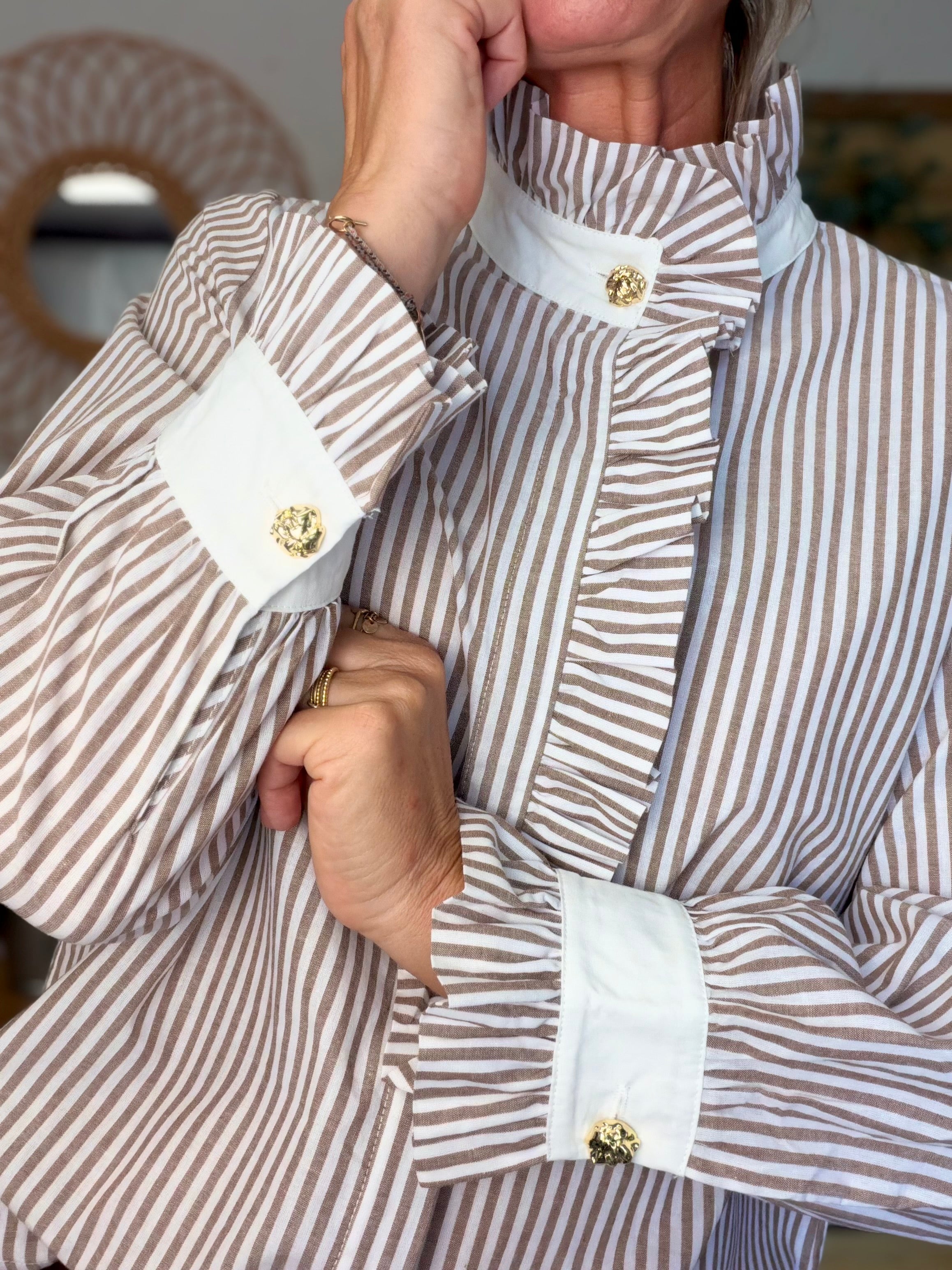Chemise en coton rayée café col victorien ALIÉNOR
