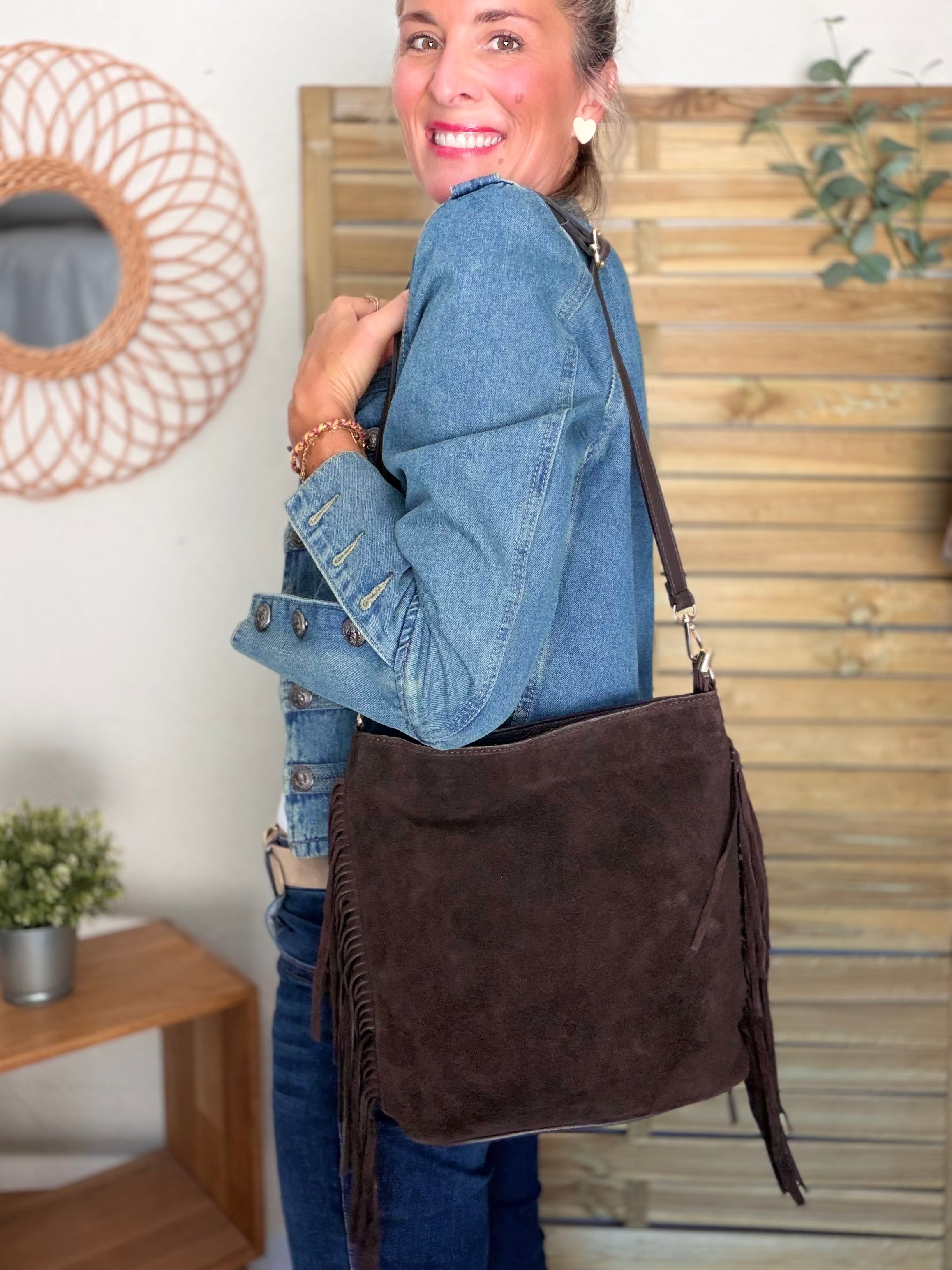 Sac seau en cuir daim avec franges KYLIE - Chocolat