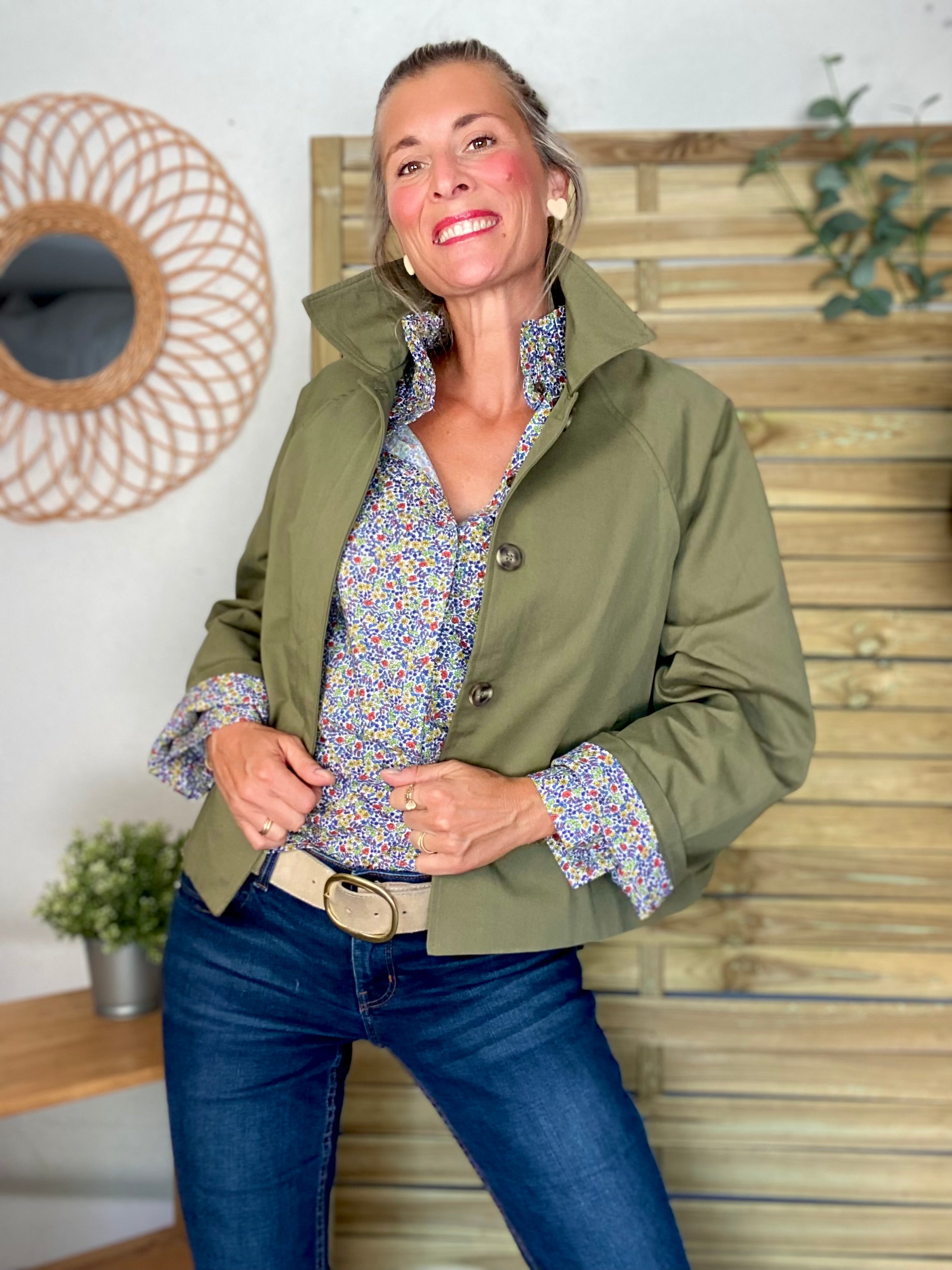 Chemise imprimée Liberty bleu, col victorien volanté CHARLOTTE