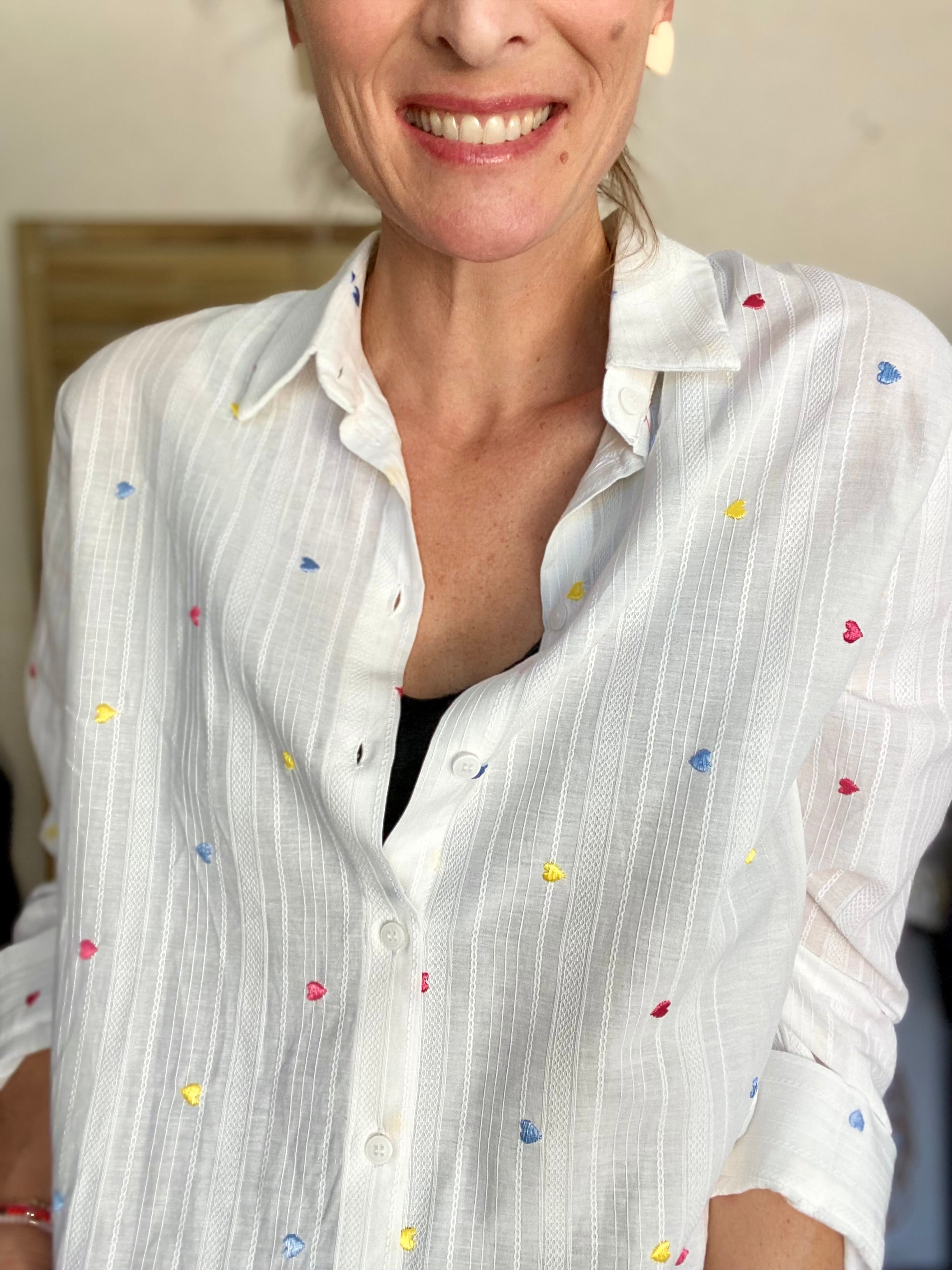 Chemise en coton avec cœurs brodés LÉA - FIN DE SÉRIE