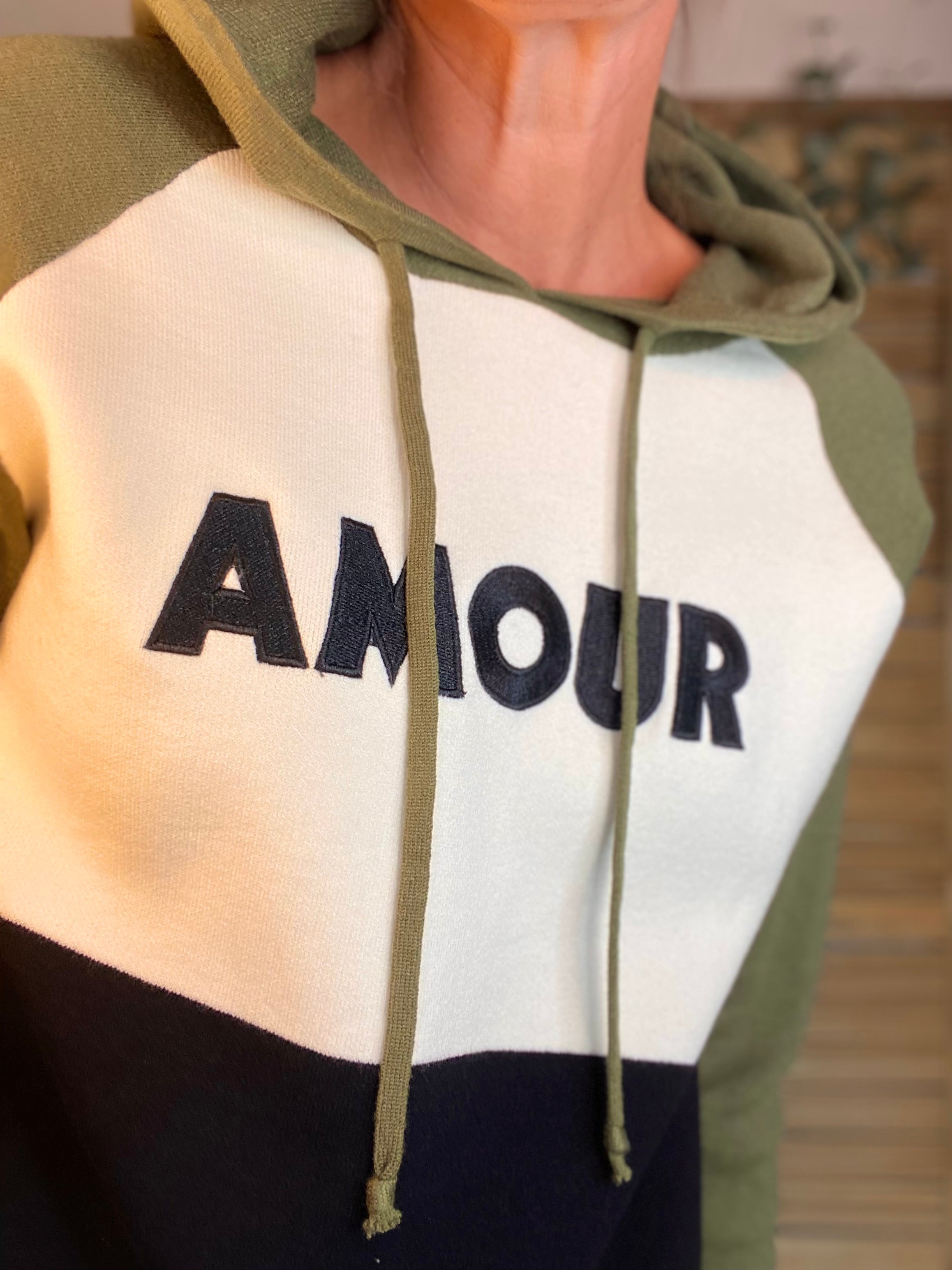 Pull à capuche AMOUR - NORA