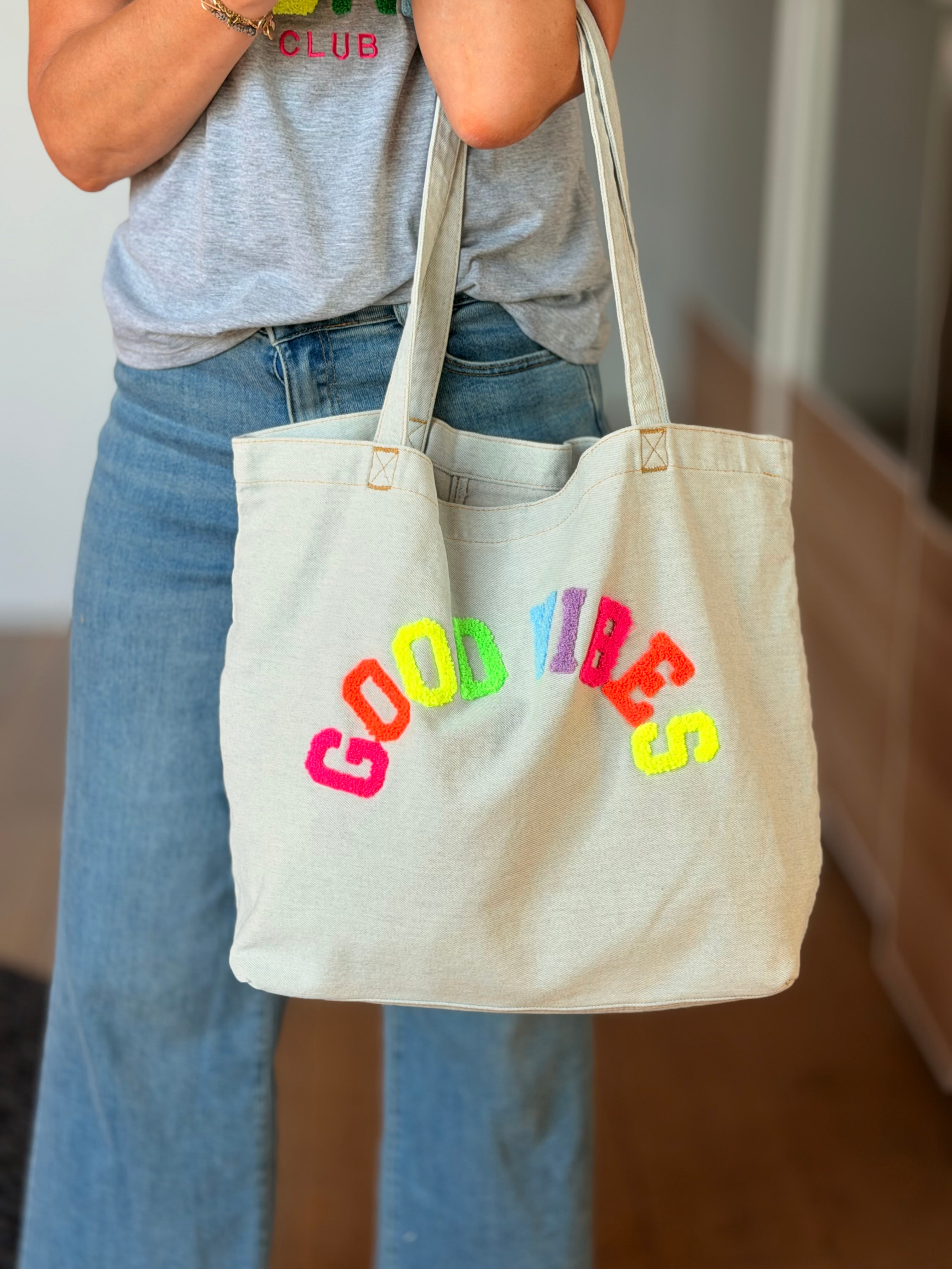 Grand cabas Tote bag GOOD VIBES Jean bleu delavé VANINA