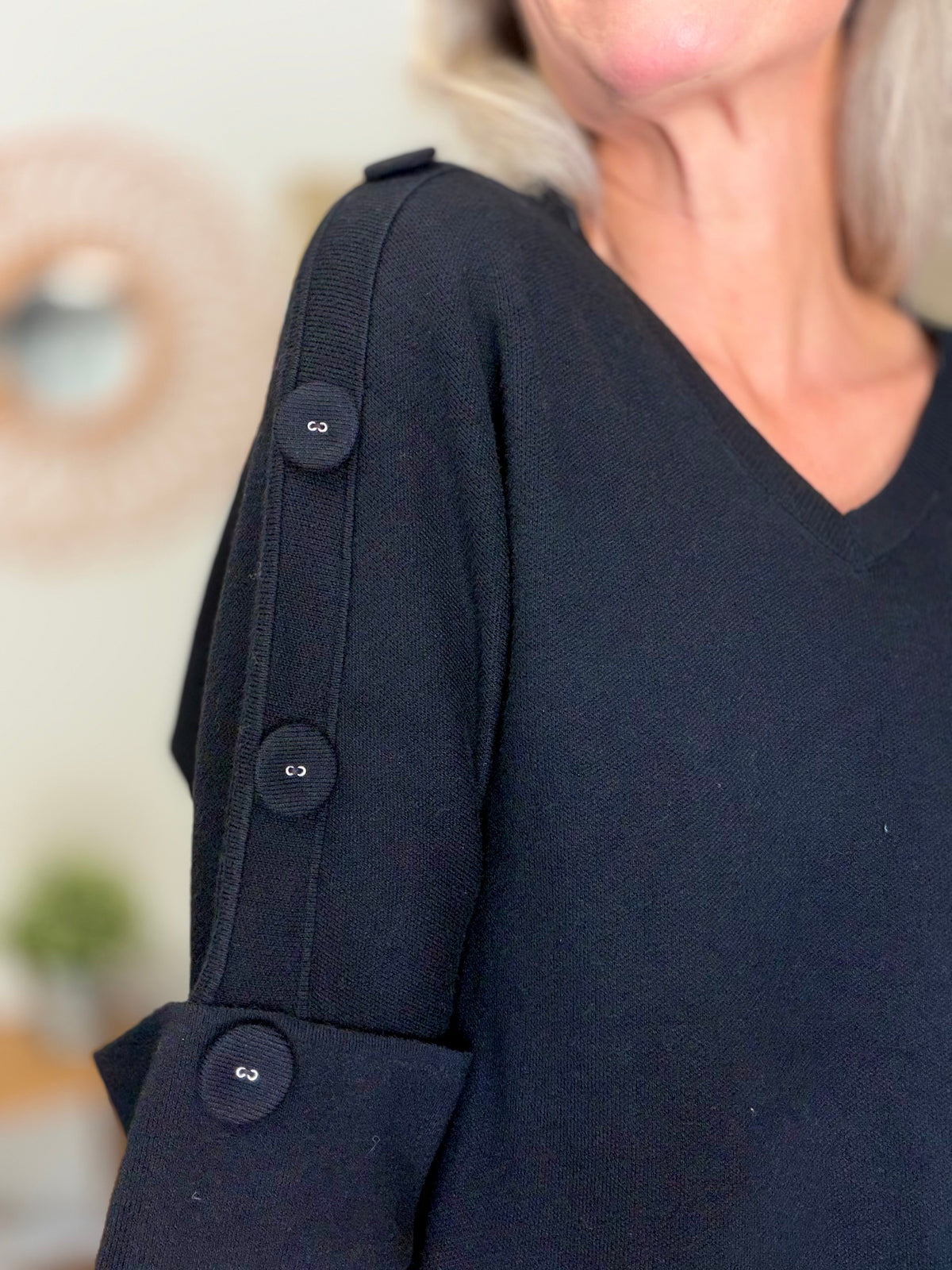Pull long, col V, ornements boutons CHIARA Noir