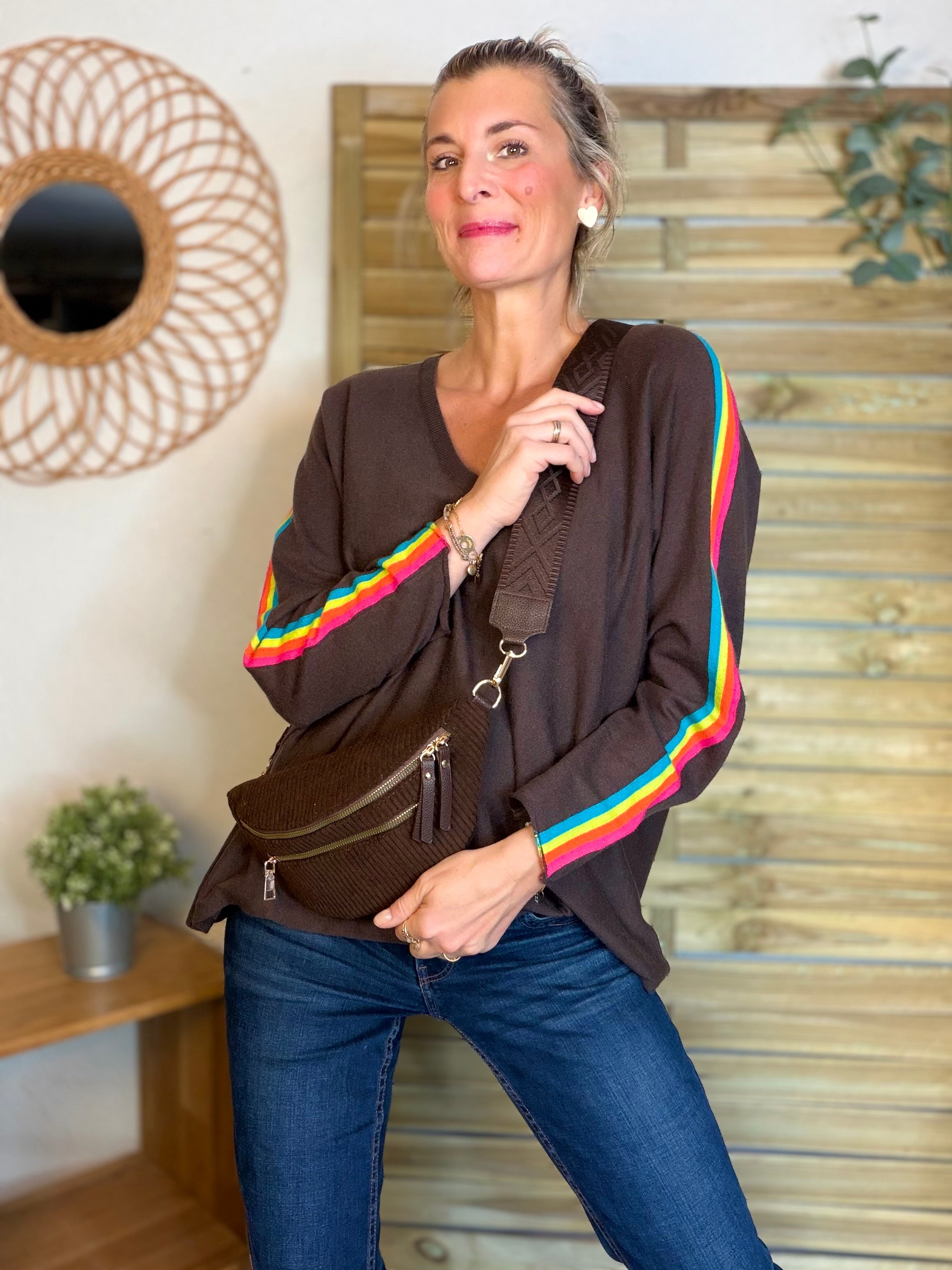 Pull fin avec bandes colorées, col V - RAINBOW OVERSIZE 🌈 Chocolat