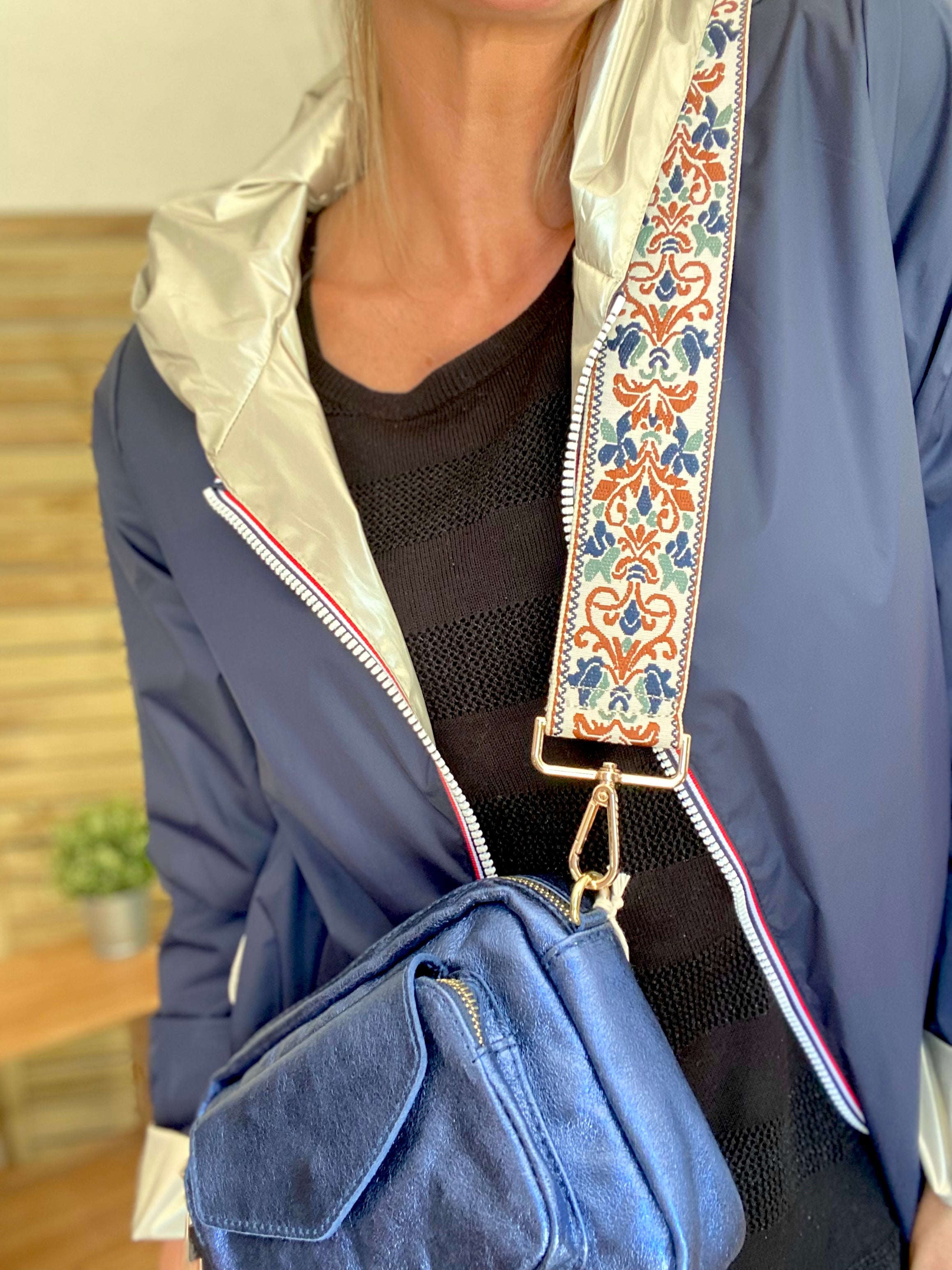 Sac bandoulière en cuir irisé - CHERRY - bleu jean