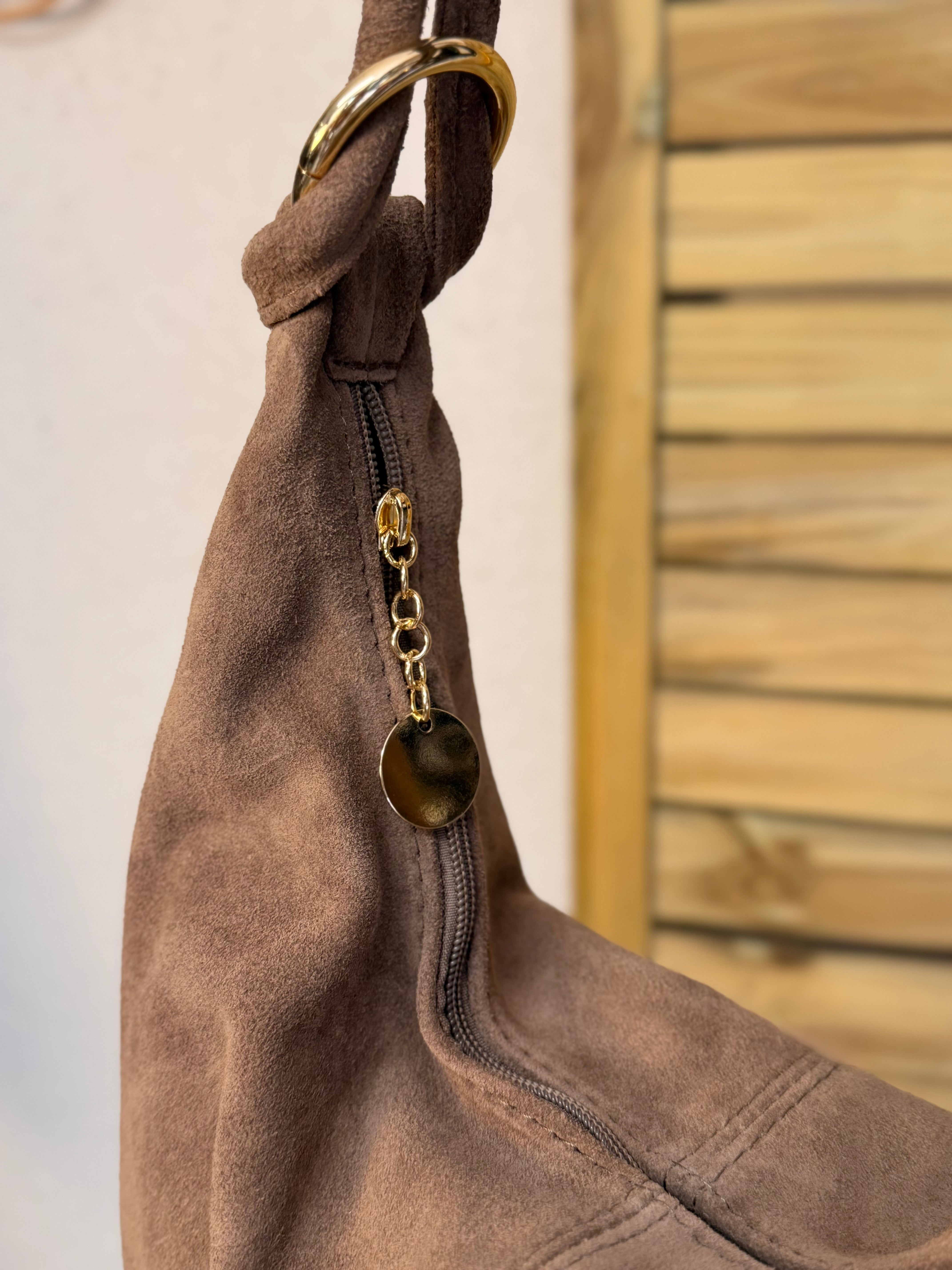 Sac besace hobo en cuir daim souple avec anneaux WILLIAM - Taupe