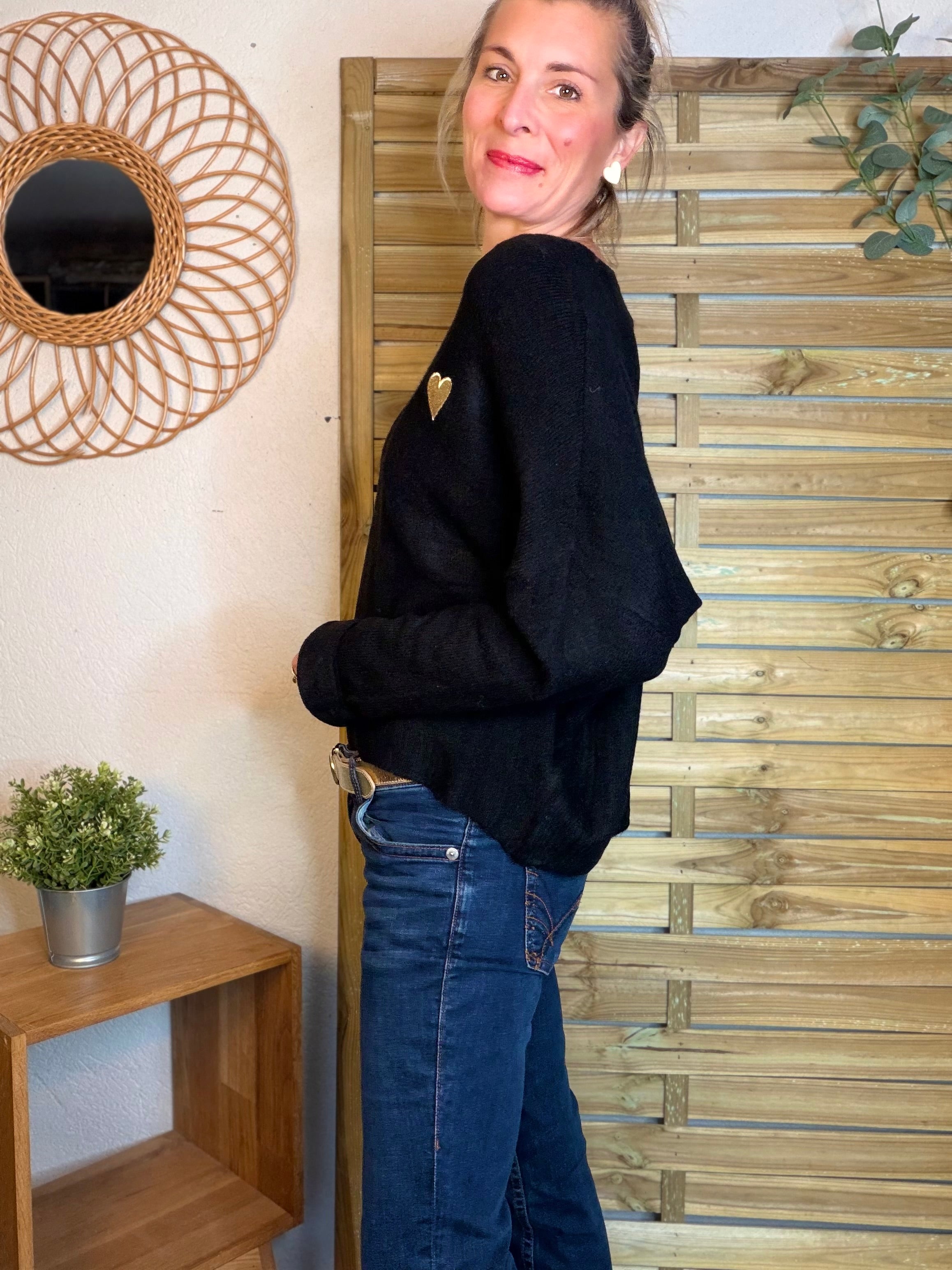 Pull léger en maille cœur doré brodé 💛 MELISSA - Noir